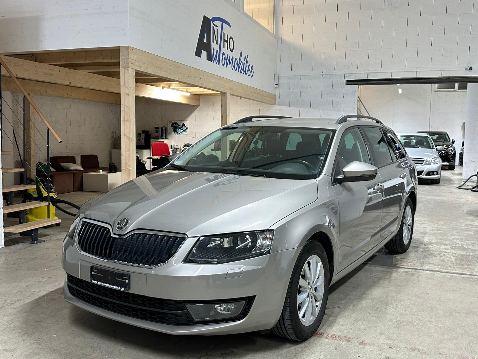 SKODA Octavia Combi 1.4 TSI Elegance-image-0