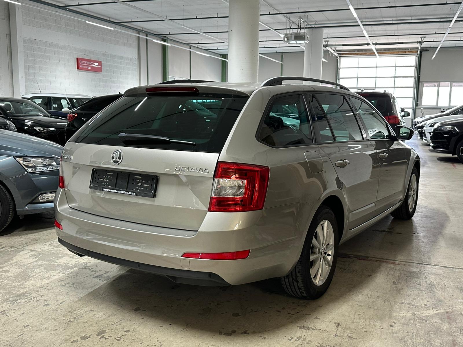 SKODA Octavia Combi 1.4 TSI Elegance-image-3