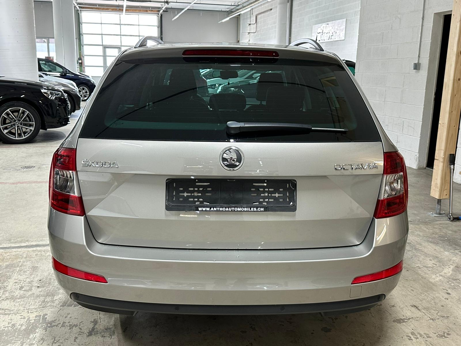 SKODA Octavia Combi 1.4 TSI Elegance-image-4
