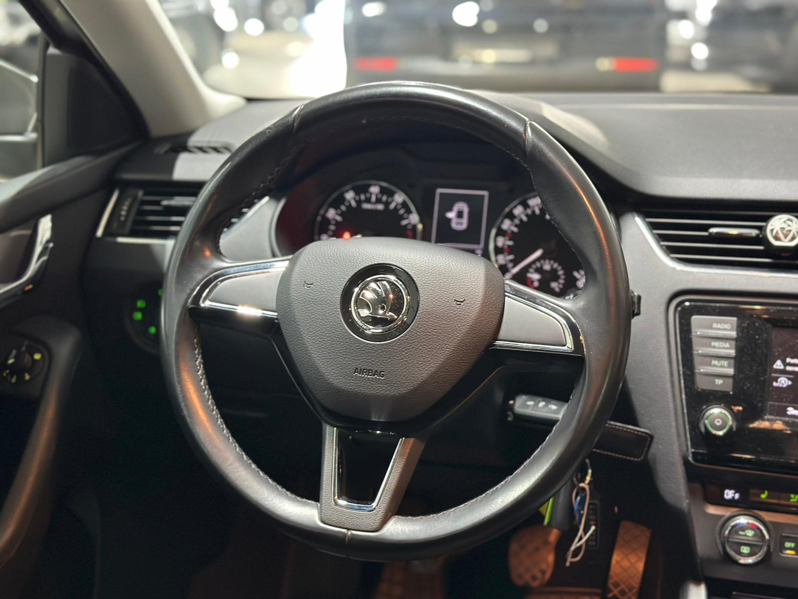 SKODA Octavia Combi 1.4 TSI Elegance-image-9