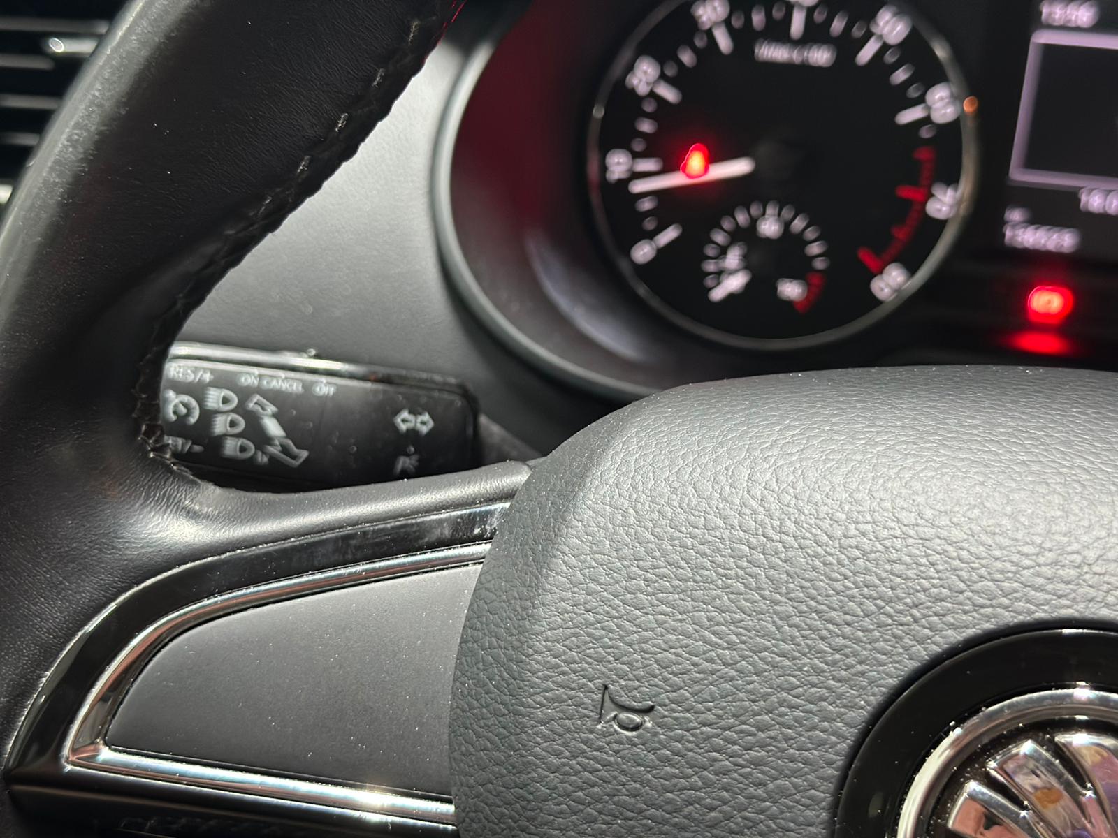 SKODA Octavia Combi 1.4 TSI Elegance-image-8
