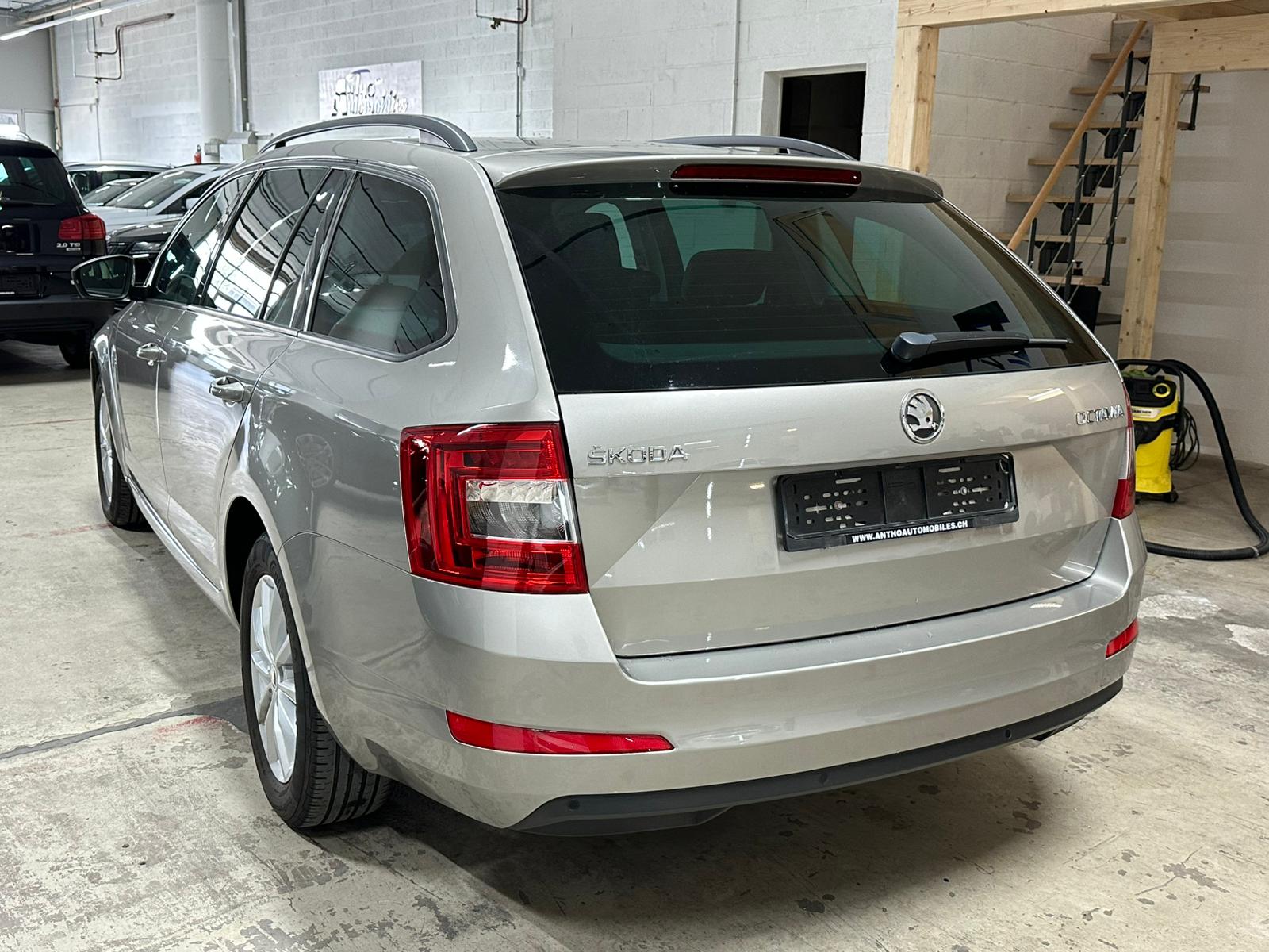SKODA Octavia Combi 1.4 TSI Elegance-image-5
