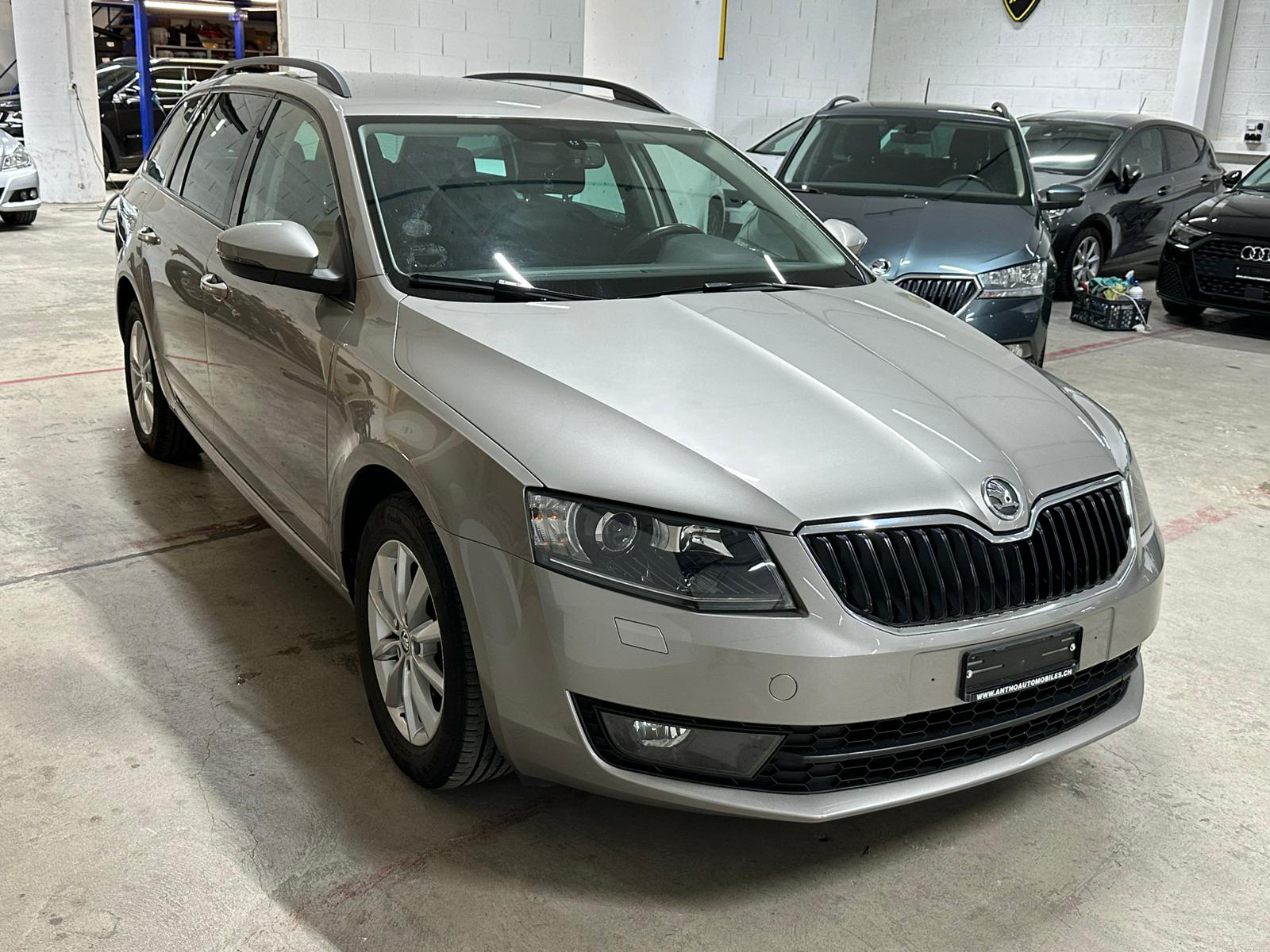 SKODA Octavia Combi 1.4 TSI Elegance-image-2