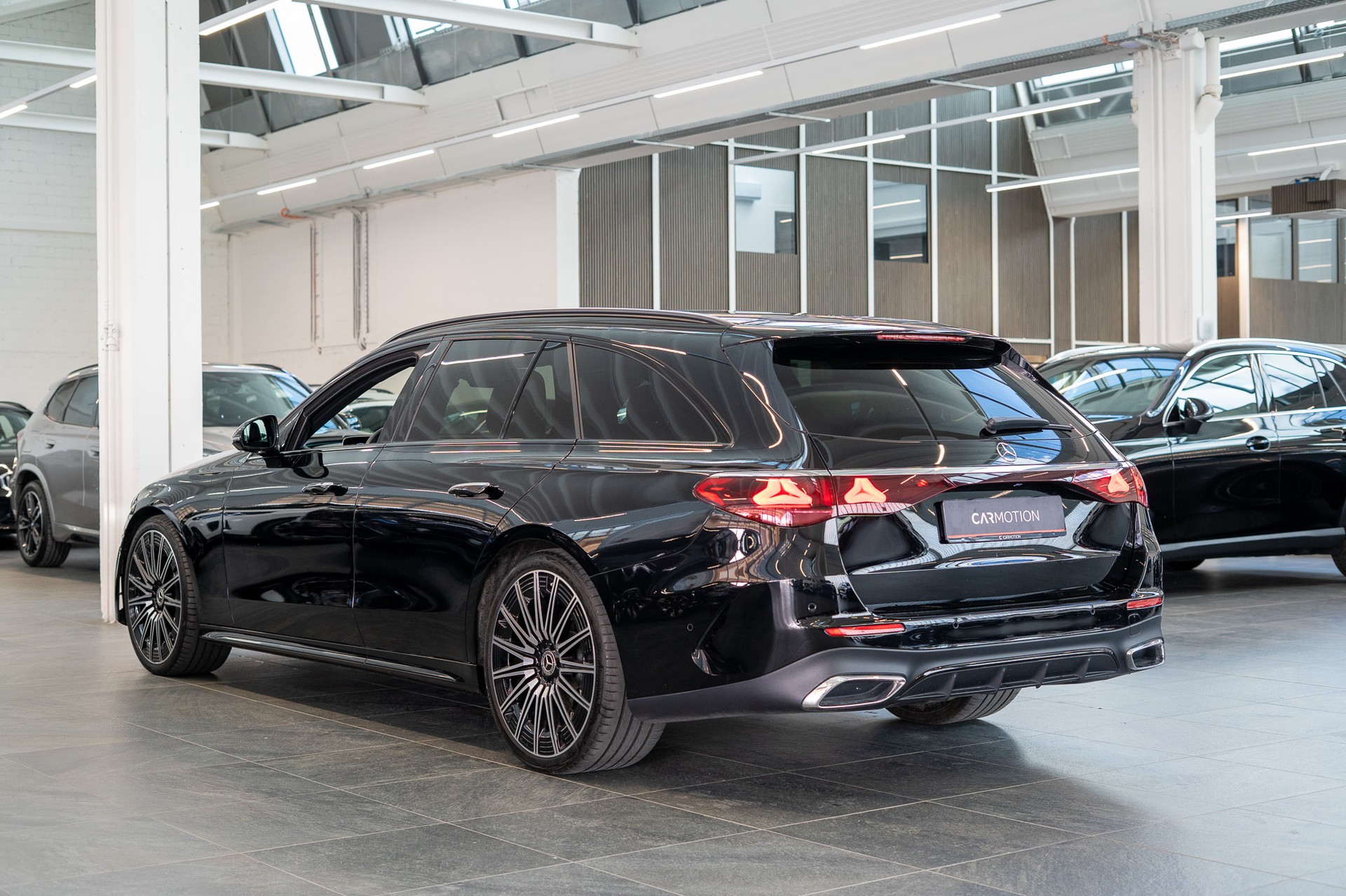 MERCEDES-BENZ E 220 d AMG Line Kombi / Facelift / Rückfahrkamera / el.Heckklappe-image-7