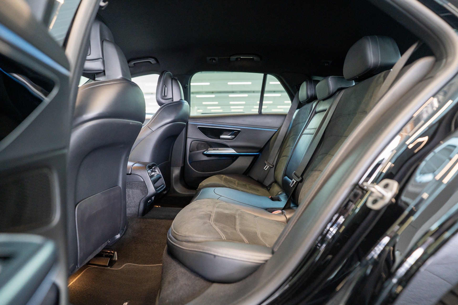 MERCEDES-BENZ E 220 d AMG Line Kombi / Facelift / Rückfahrkamera / el.Heckklappe-image-13