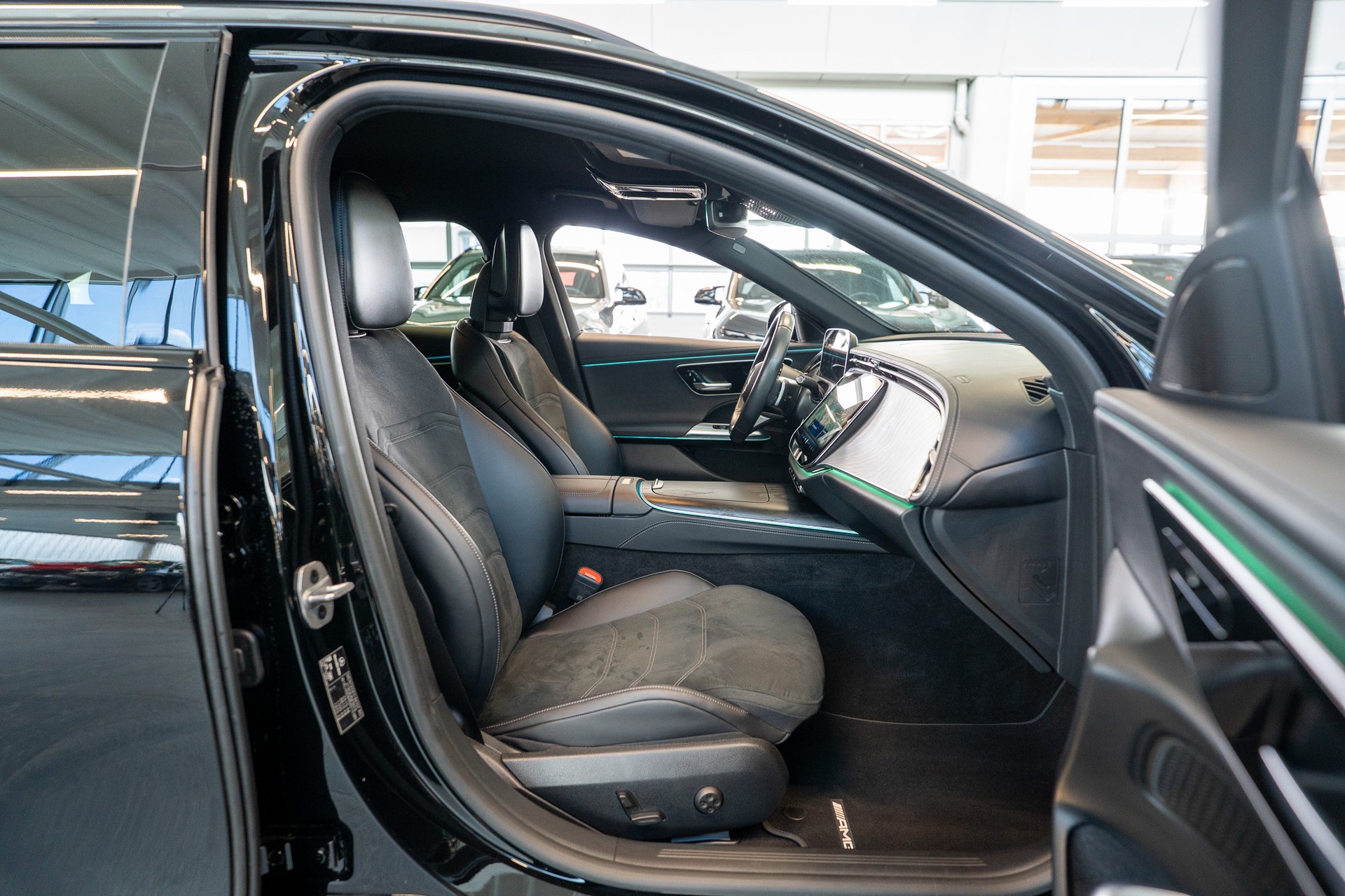 MERCEDES-BENZ E 220 d AMG Line Kombi / Facelift / Rückfahrkamera / el.Heckklappe-image-15