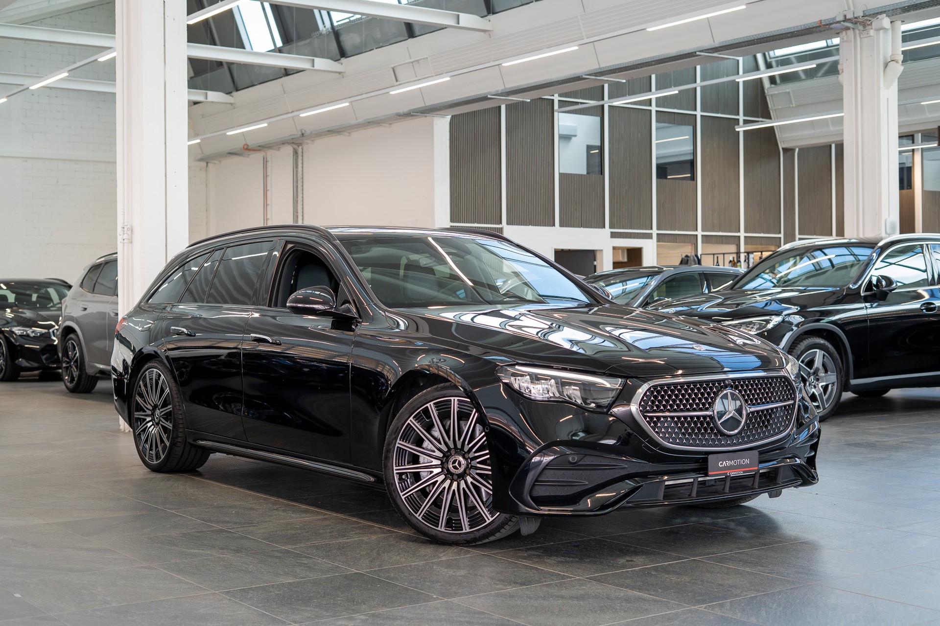MERCEDES-BENZ E 220 d AMG Line Kombi / Facelift / Rückfahrkamera / el.Heckklappe-image-2