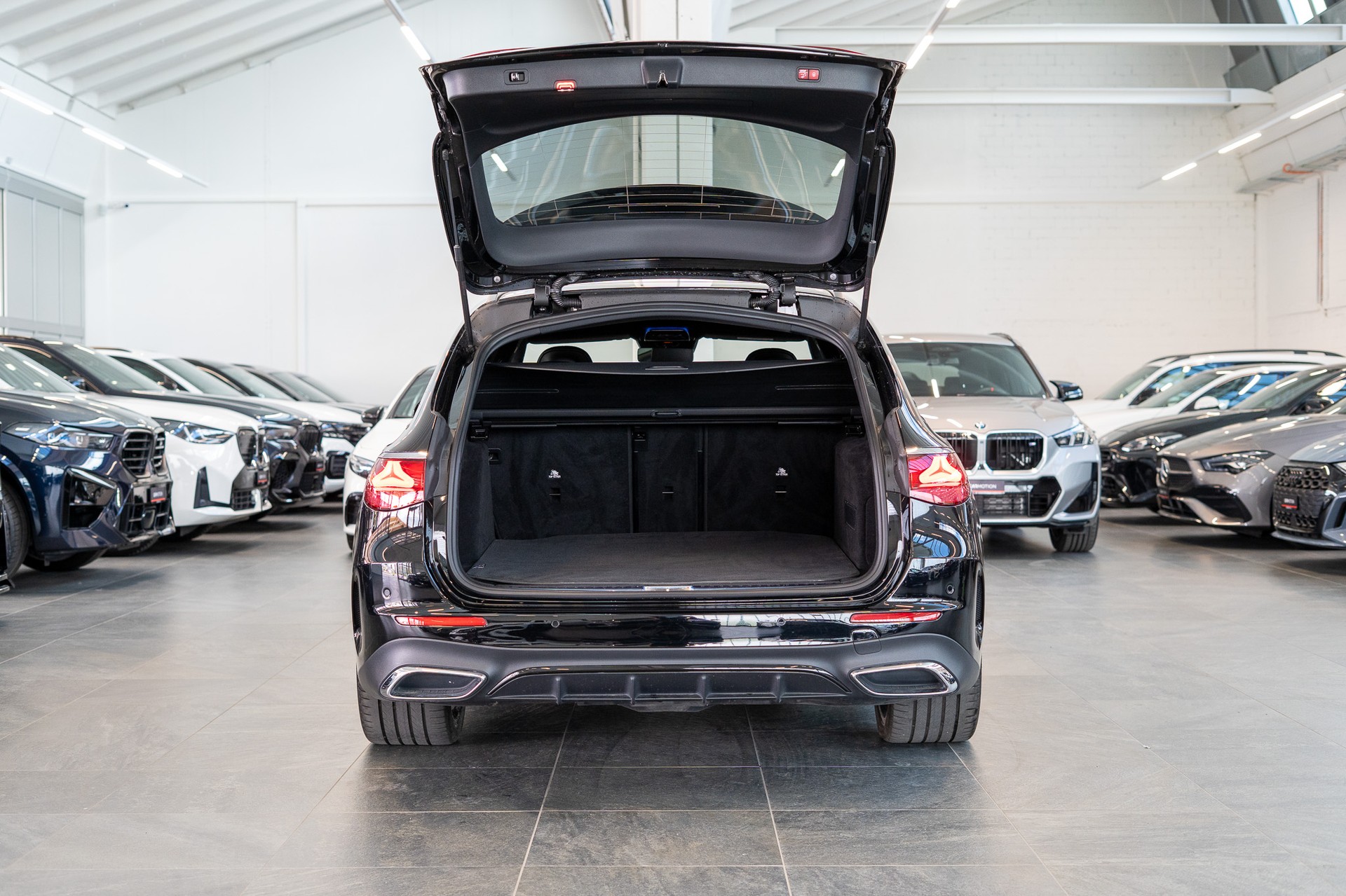 MERCEDES-BENZ E 220 d AMG Line Kombi / Facelift / Rückfahrkamera / el.Heckklappe-image-6