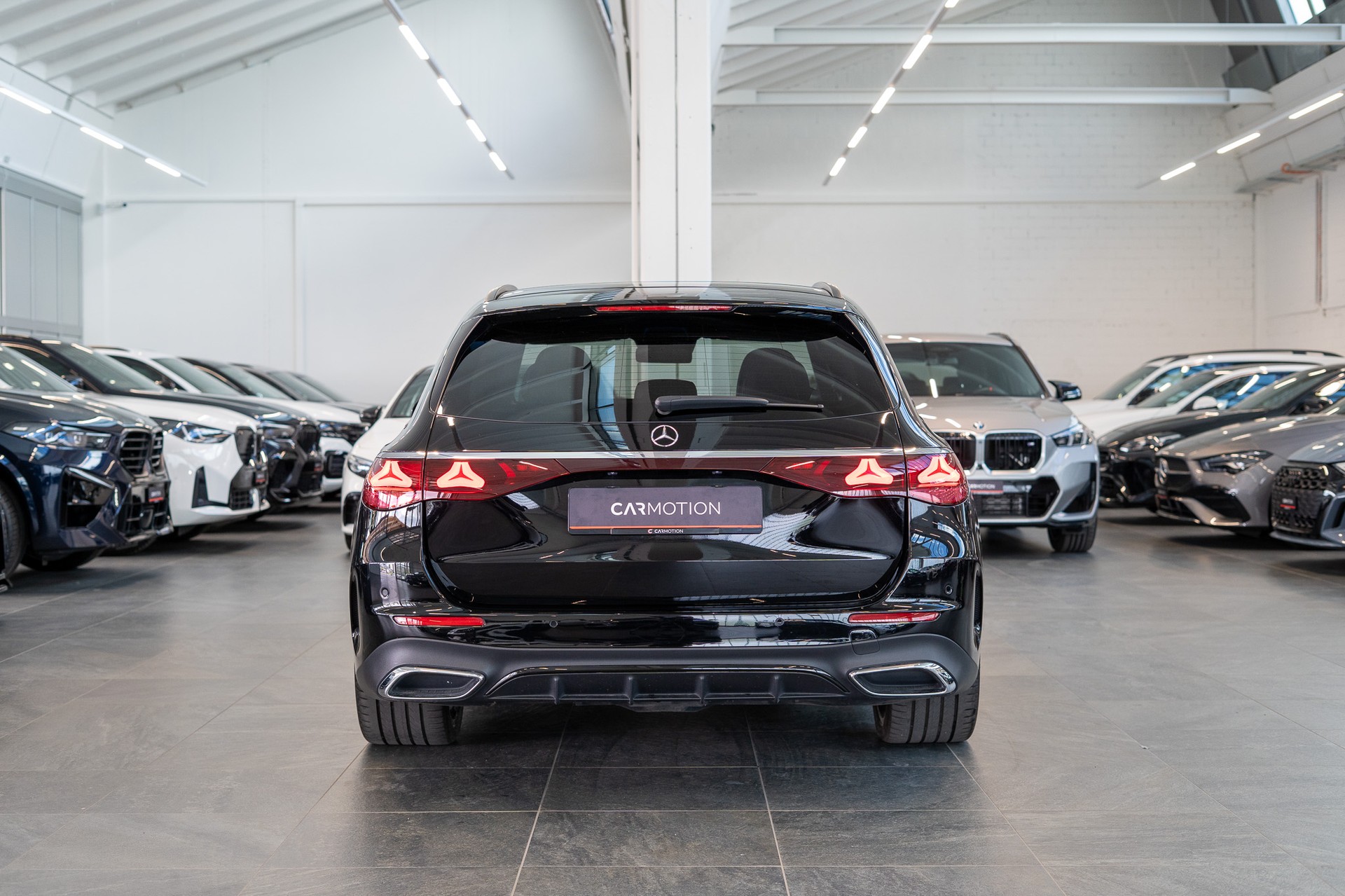 MERCEDES-BENZ E 220 d AMG Line Kombi / Facelift / Rückfahrkamera / el.Heckklappe-image-4