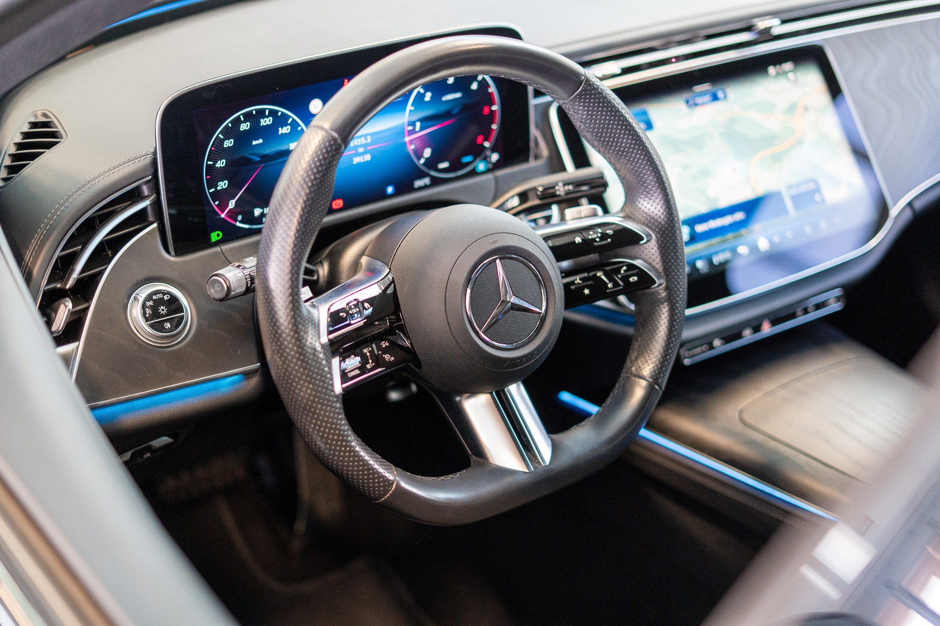 MERCEDES-BENZ E 220 d AMG Line Kombi / Facelift / Rückfahrkamera / el.Heckklappe-image-10