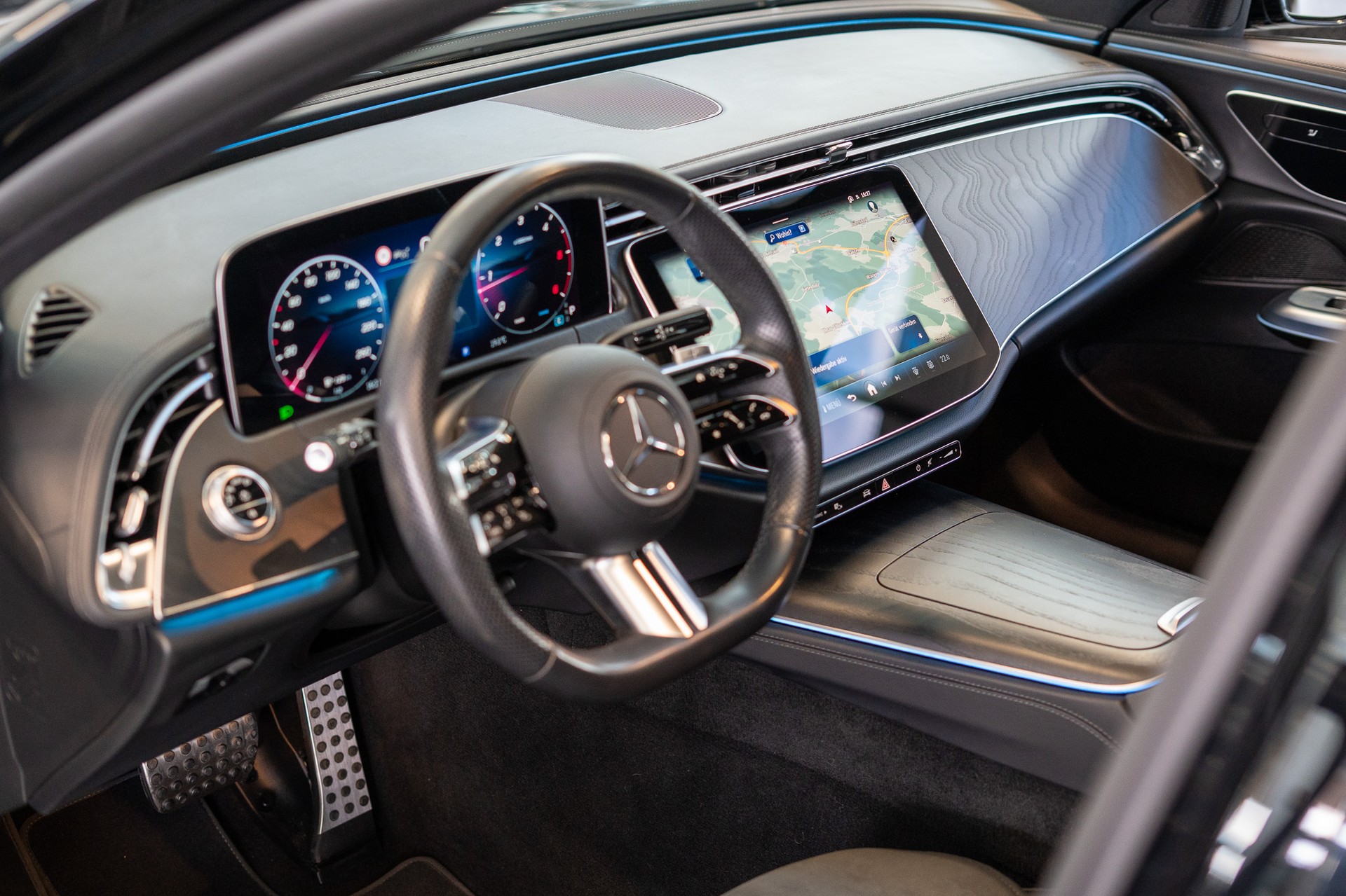 MERCEDES-BENZ E 220 d AMG Line Kombi / Facelift / Rückfahrkamera / el.Heckklappe-image-9