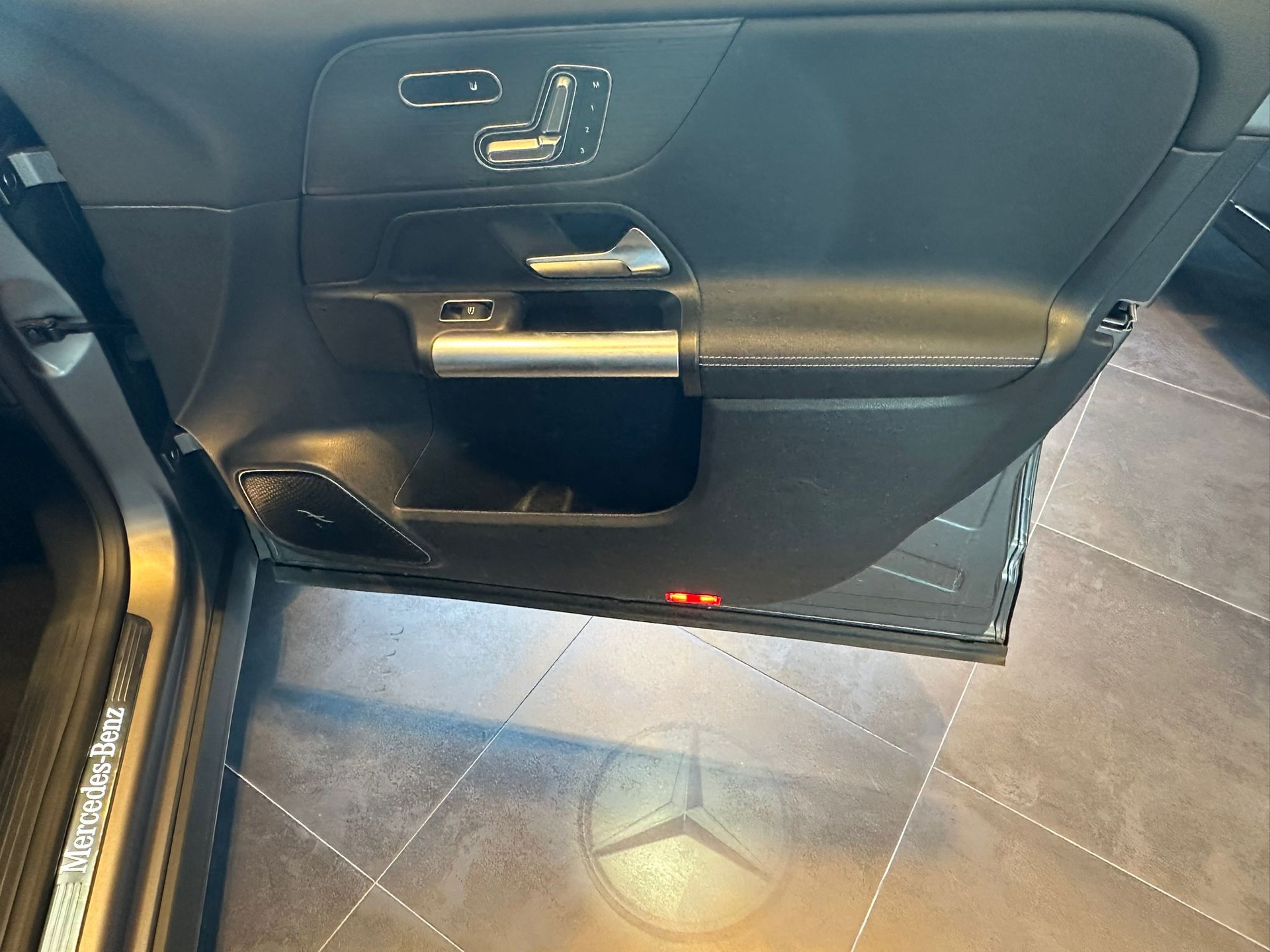 MERCEDES-BENZ GLA 250 4Matic 8G-DCT-image-19