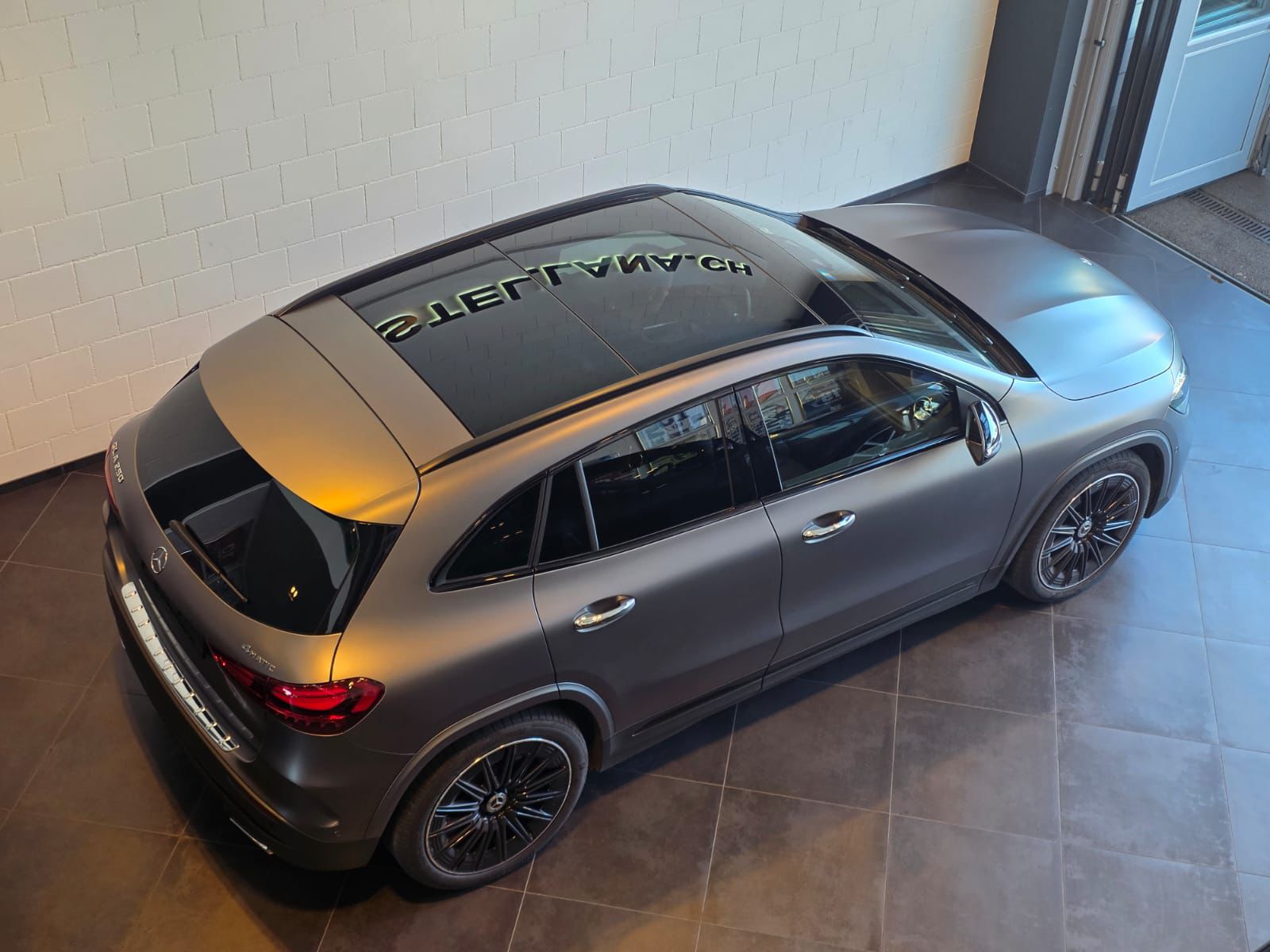 MERCEDES-BENZ GLA 250 4Matic 8G-DCT-showroom-element-3