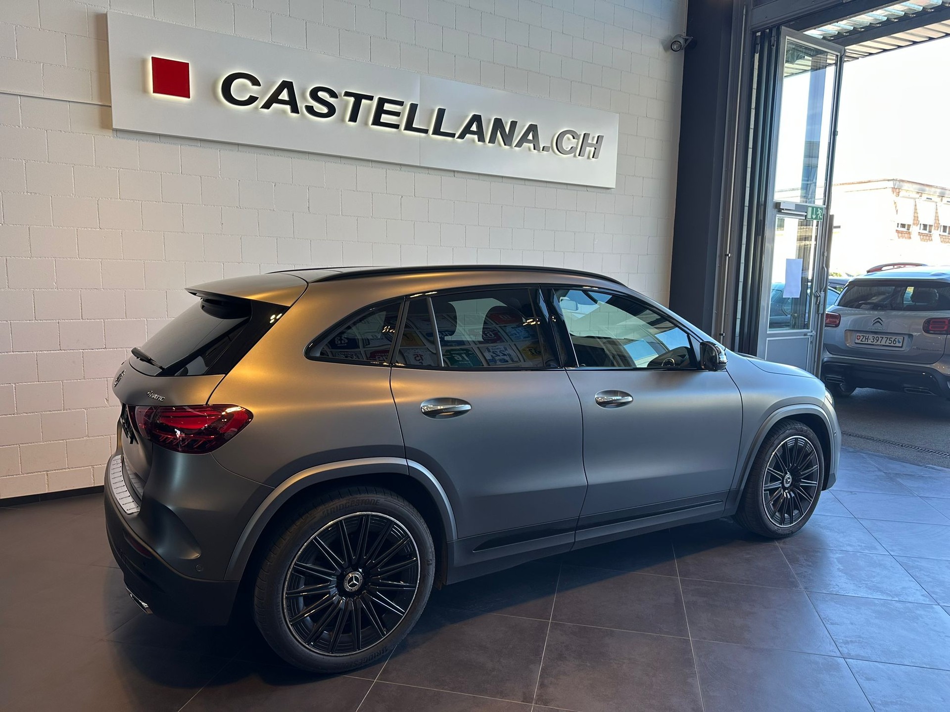 MERCEDES-BENZ GLA 250 4Matic 8G-DCT-showroom-element-2