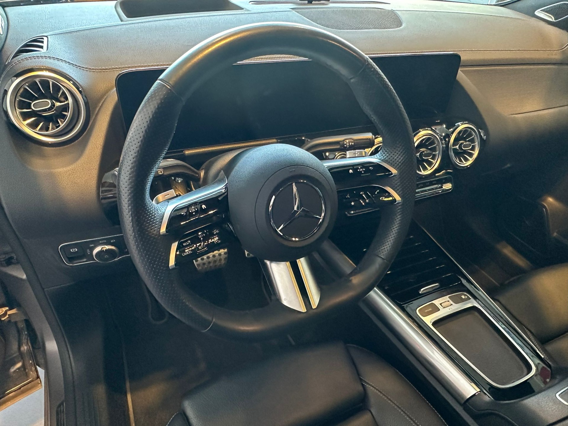MERCEDES-BENZ GLA 250 4Matic 8G-DCT-image-9