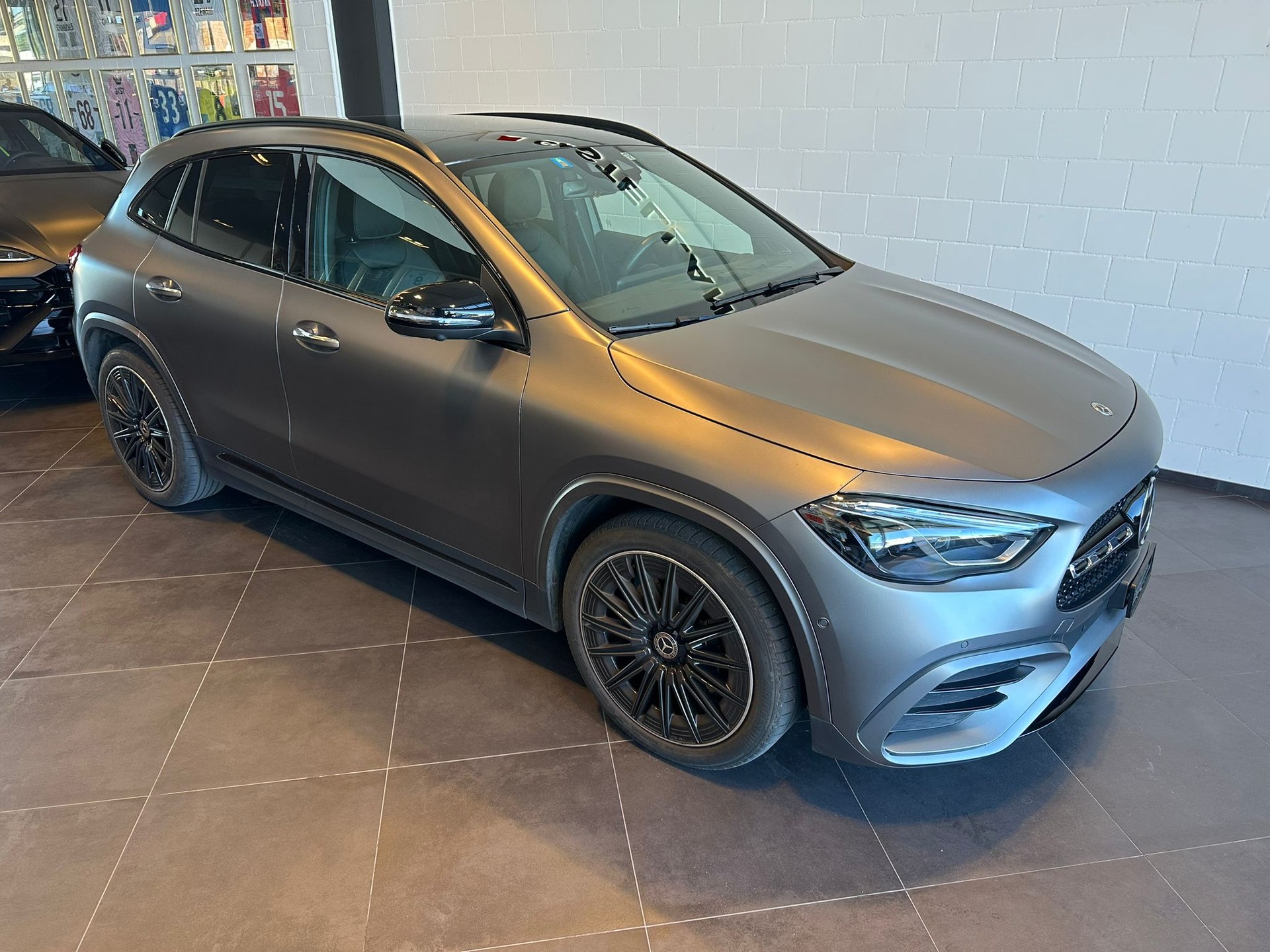 MERCEDES-BENZ GLA 250 4Matic 8G-DCT-showroom-element-1