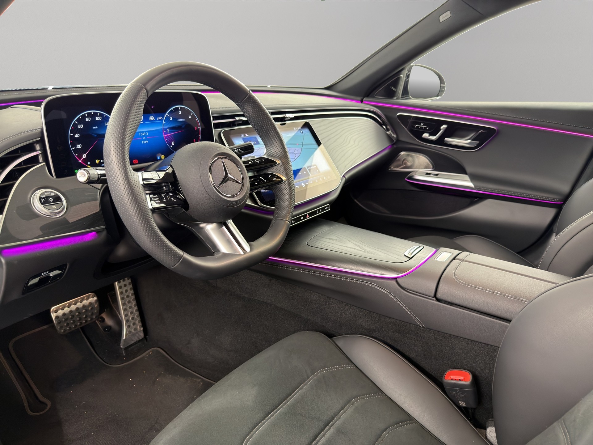 MERCEDES-BENZ E 220 d AMG Line 4matic-image-11
