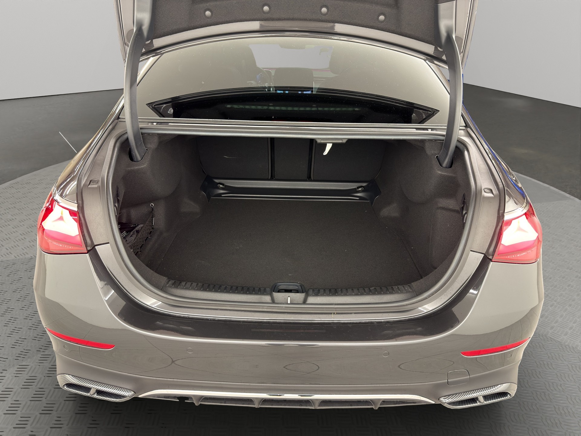 MERCEDES-BENZ E 220 d AMG Line 4matic-image-6