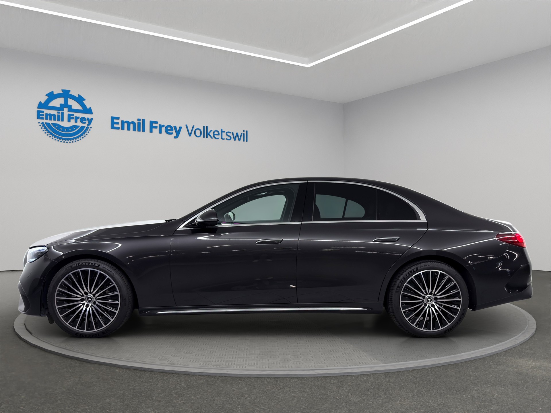 MERCEDES-BENZ E 220 d AMG Line 4matic-image-1