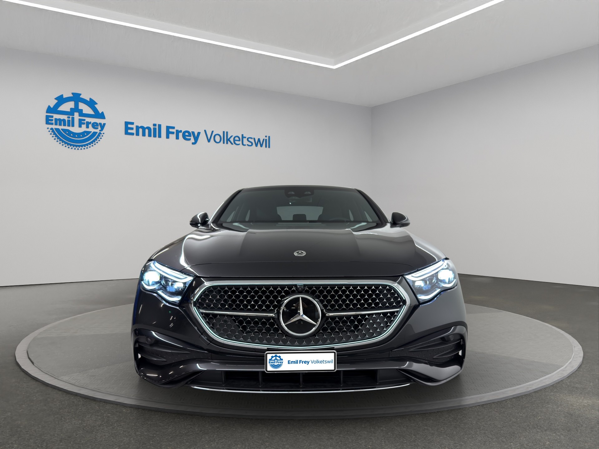 MERCEDES-BENZ E 220 d AMG Line 4matic-image-4