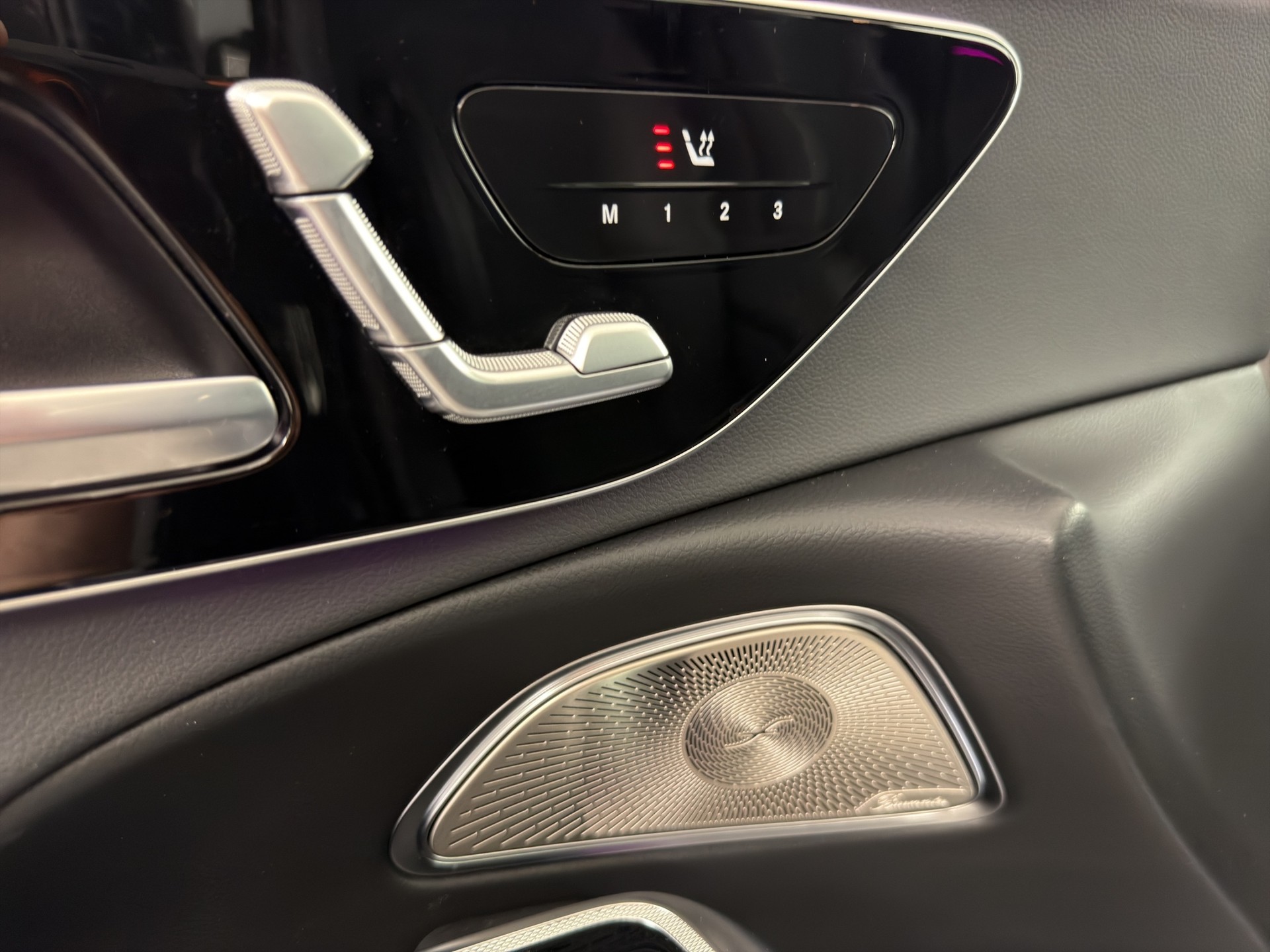 MERCEDES-BENZ E 220 d AMG Line 4matic-image-13