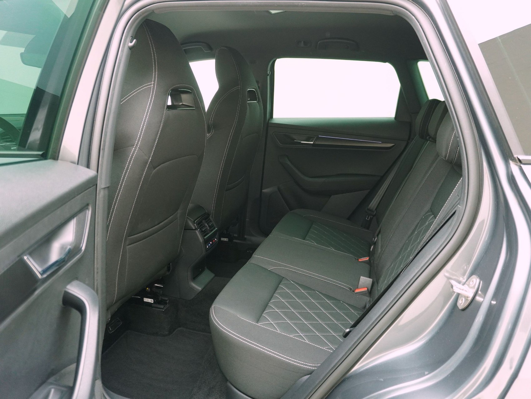 SKODA Karoq 1.5 TSI DSG Sport Line-image-9