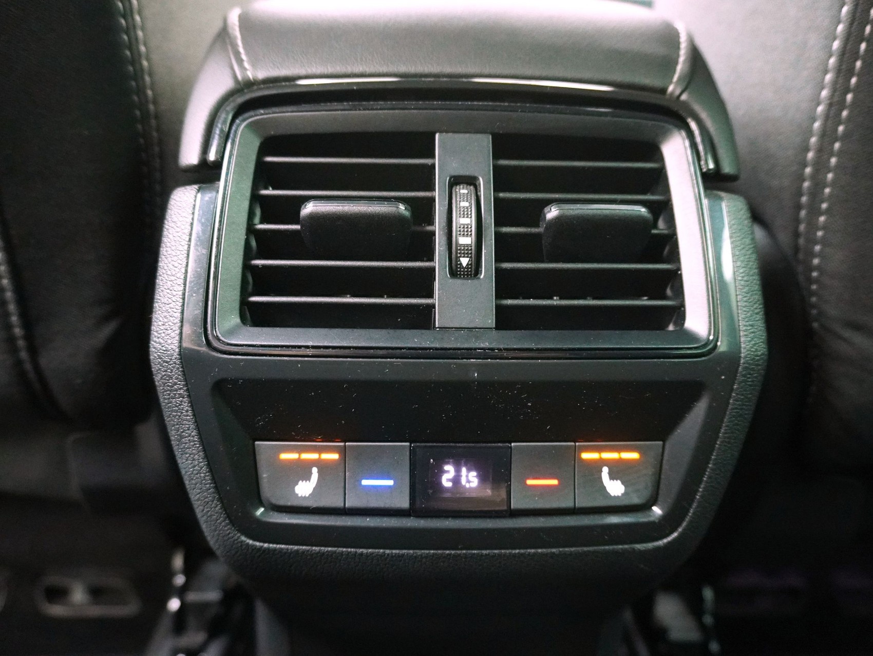 SKODA Karoq 1.5 TSI DSG Sport Line-image-10