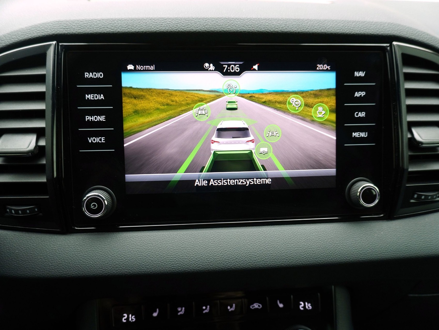 SKODA Karoq 1.5 TSI DSG Sport Line-image-19