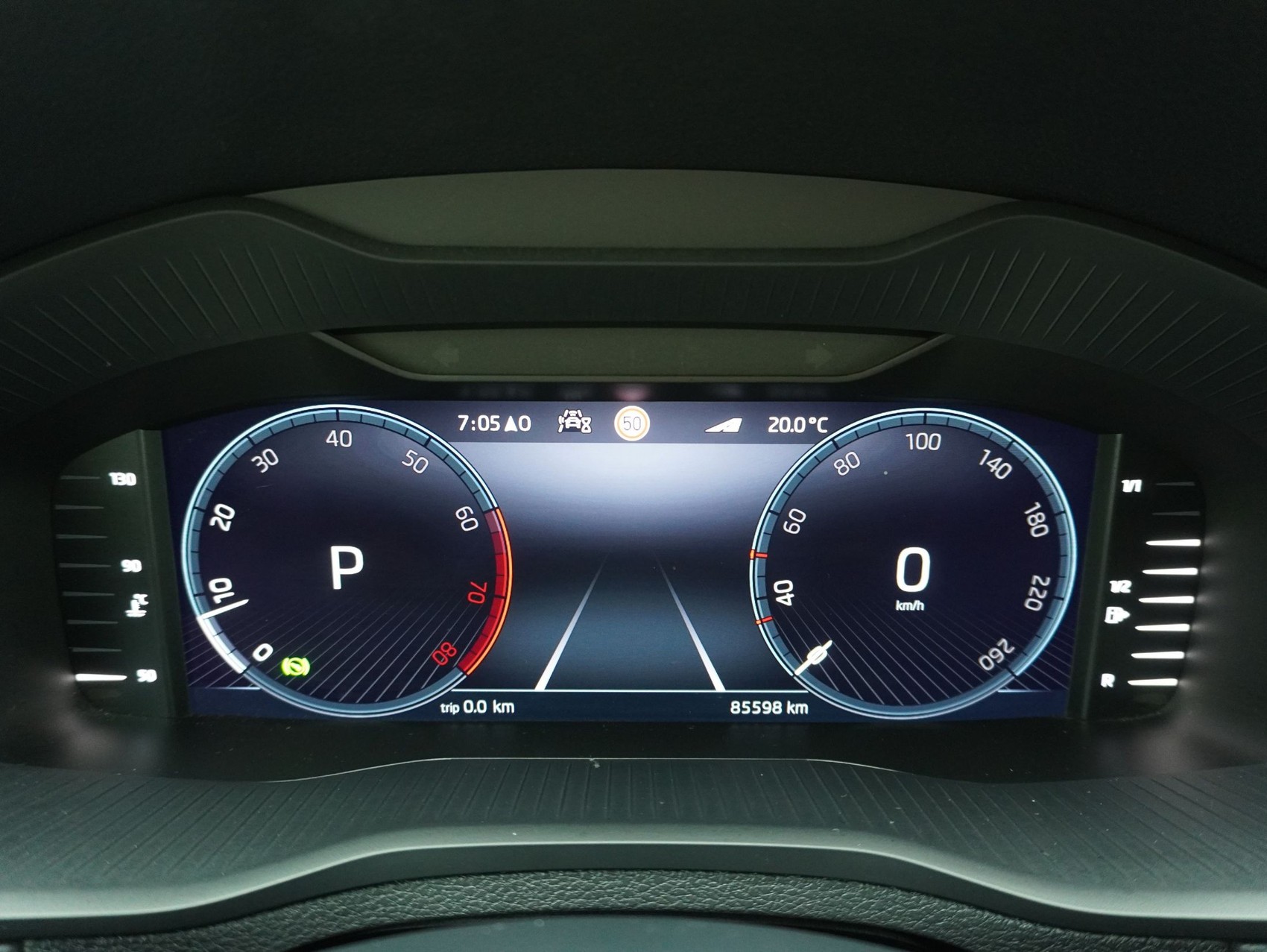 SKODA Karoq 1.5 TSI DSG Sport Line-image-15