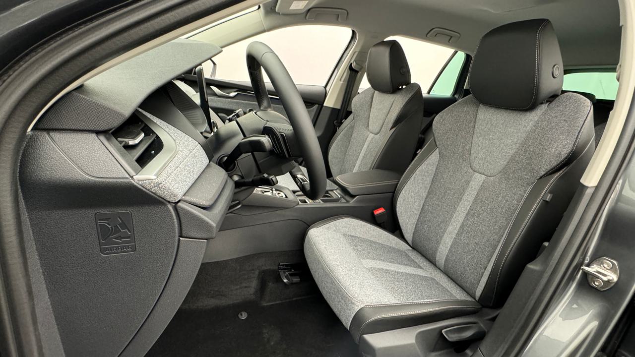 SKODA Octavia Combi 2.0 TDI DSG Selection-image-4