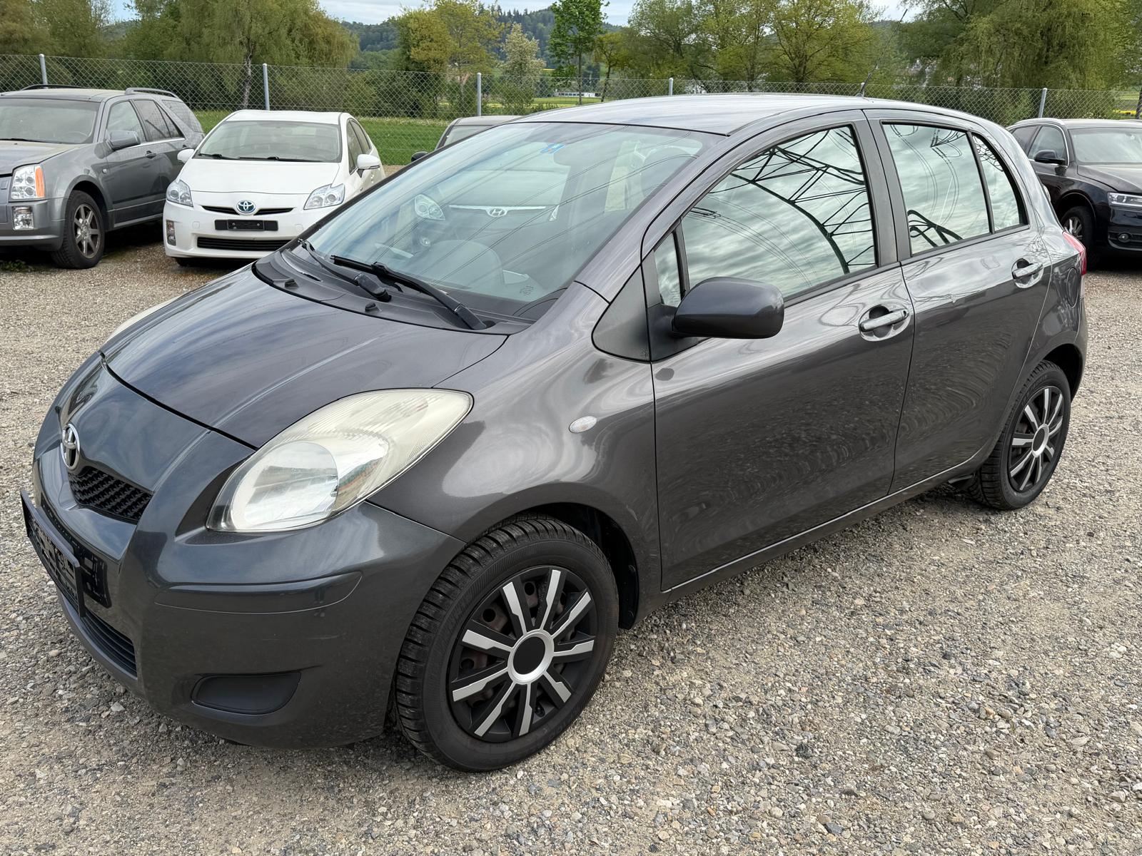 TOYOTA Yaris 1.0 Style-image-0