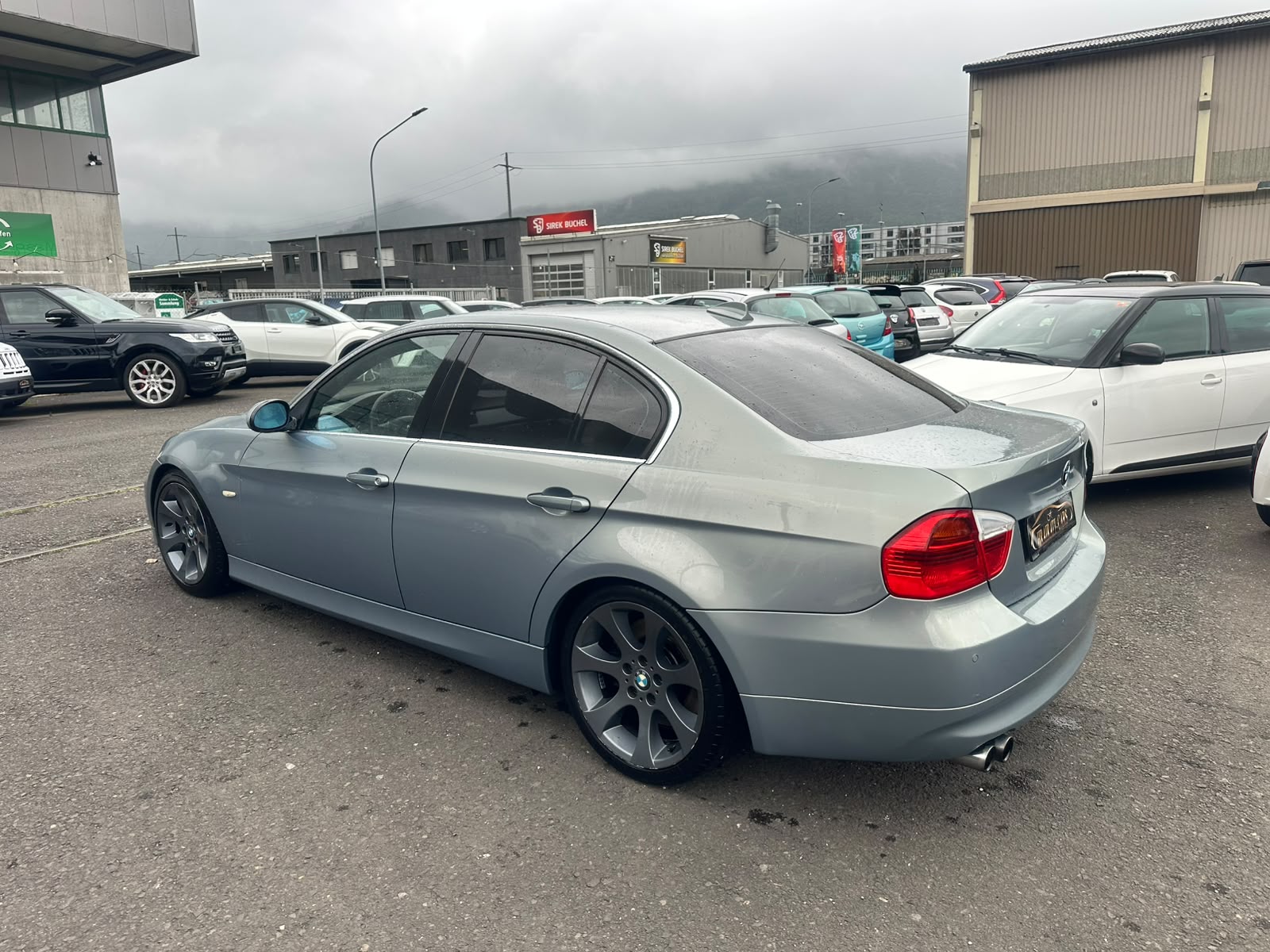 BMW 330i-image-3