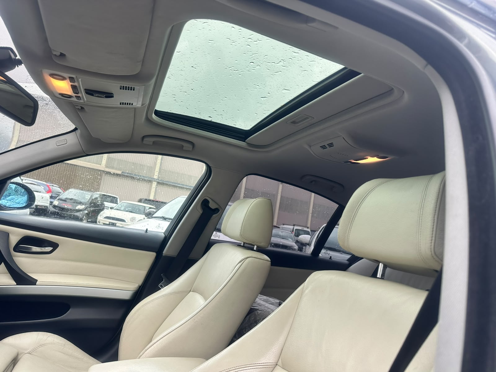 BMW 330i-image-15
