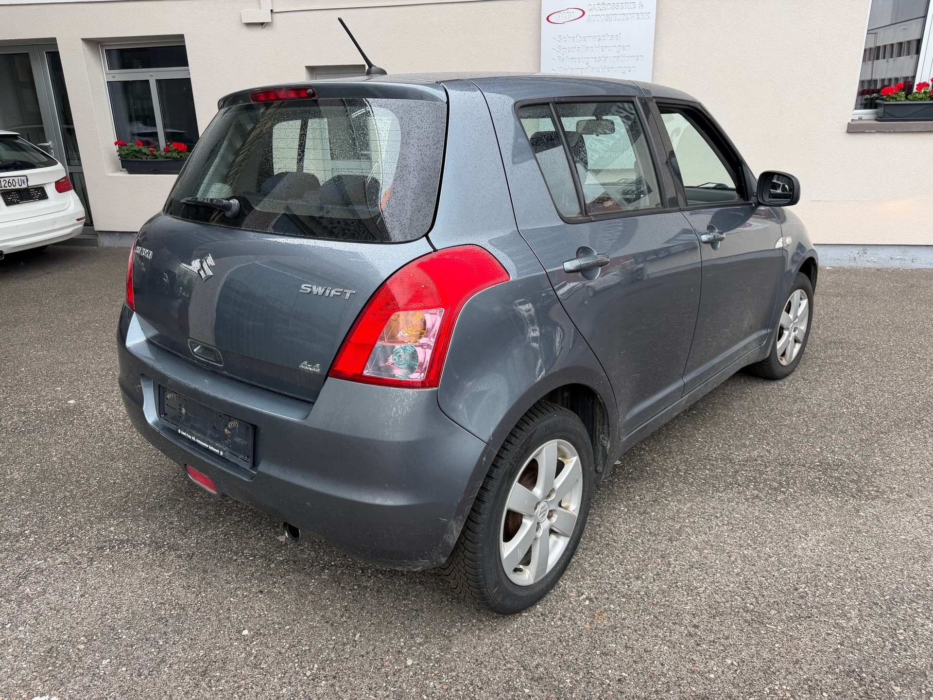SUZUKI Swift 1.3i 16V GL Top 4x4-image-4