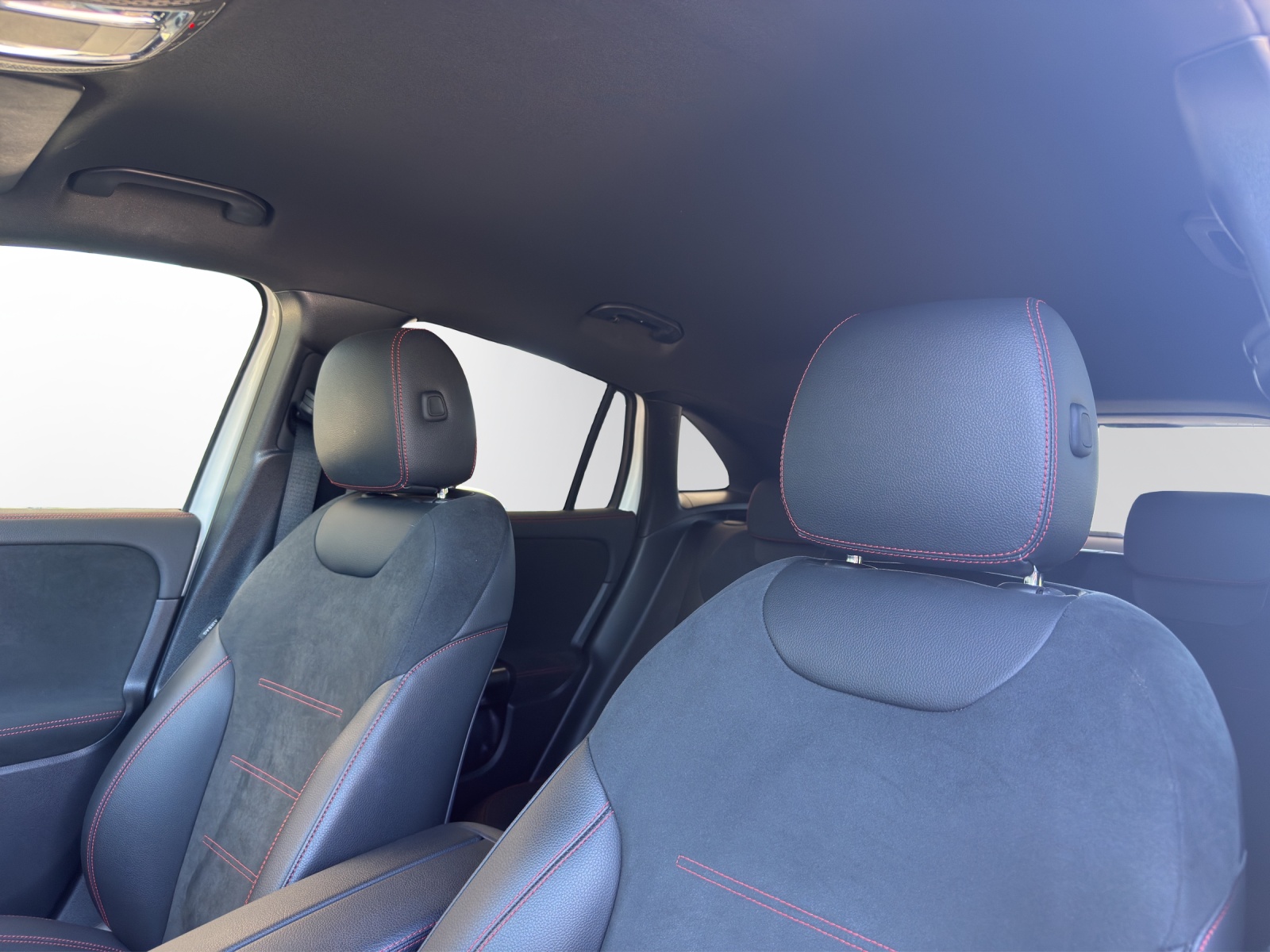 MERCEDES-BENZ GLA 220d AMG Line 4Matic-image-9