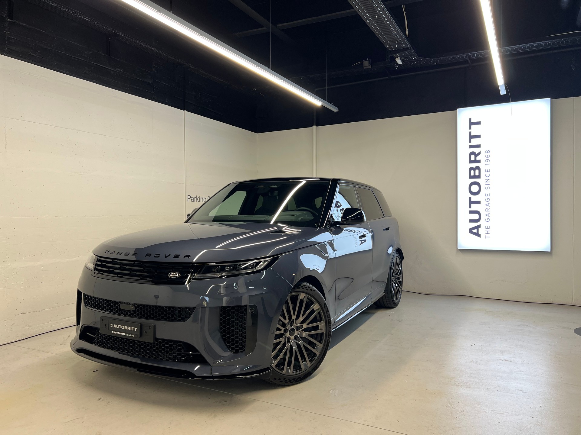 LAND ROVER Range Rover Sport 4.4 V8 SV