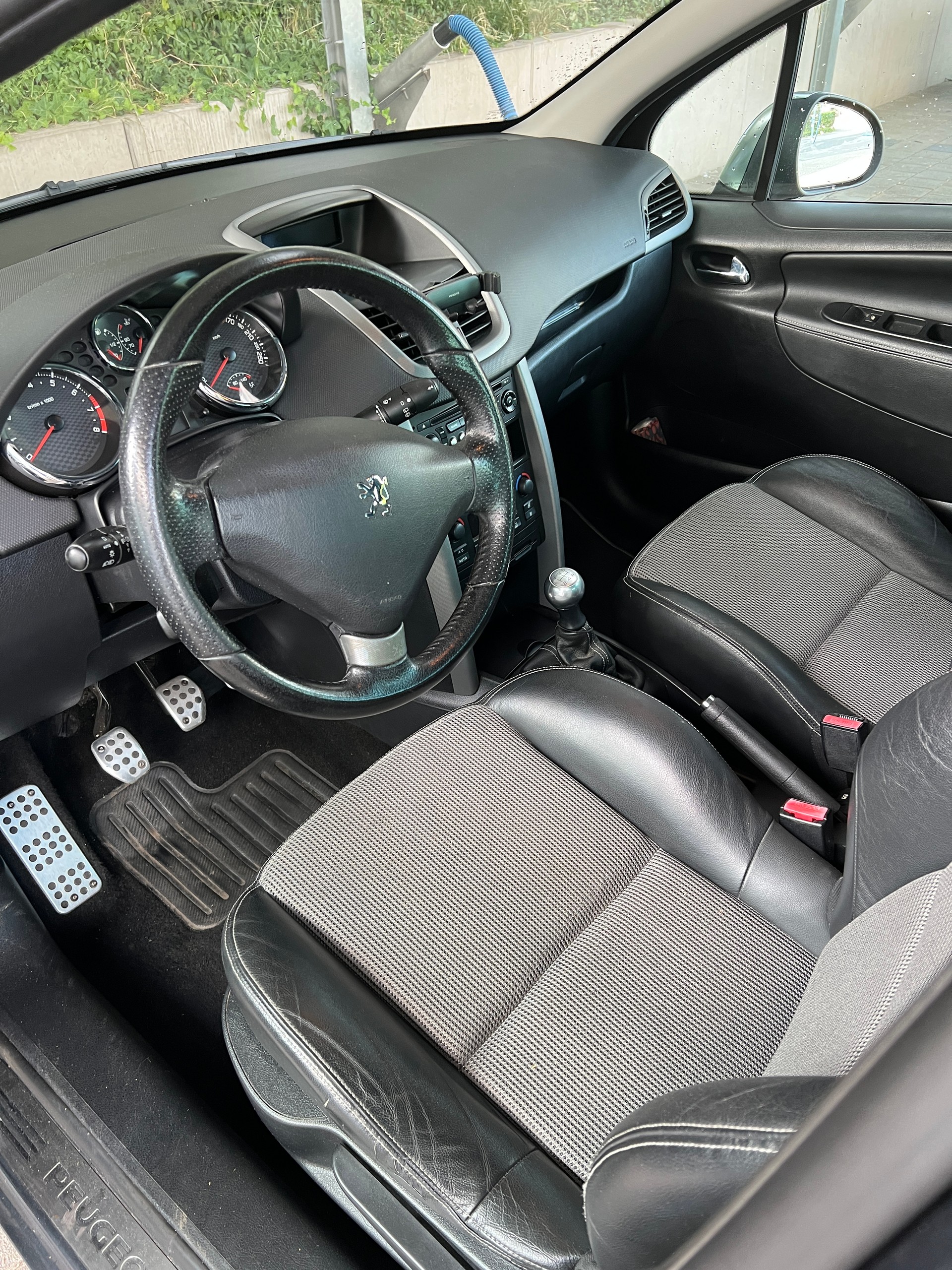 PEUGEOT 1.6 16V Turbo GTI-image-1