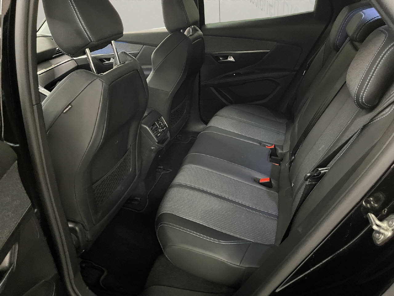 PEUGEOT 3008 1.2 Allure Pack-image-8