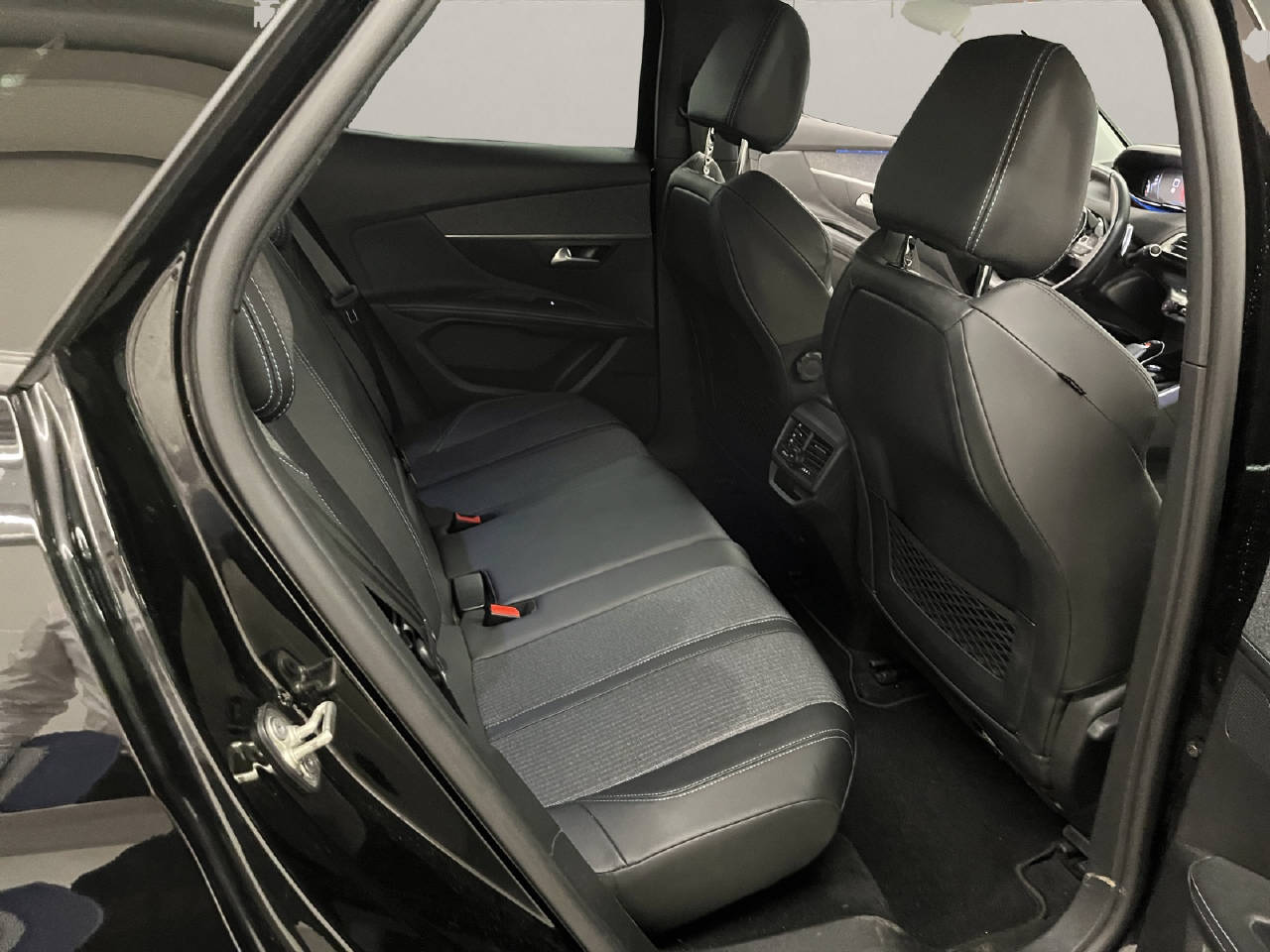 PEUGEOT 3008 1.2 Allure Pack-image-10