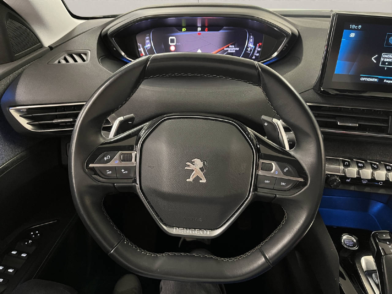 PEUGEOT 3008 1.2 Allure Pack-image-6
