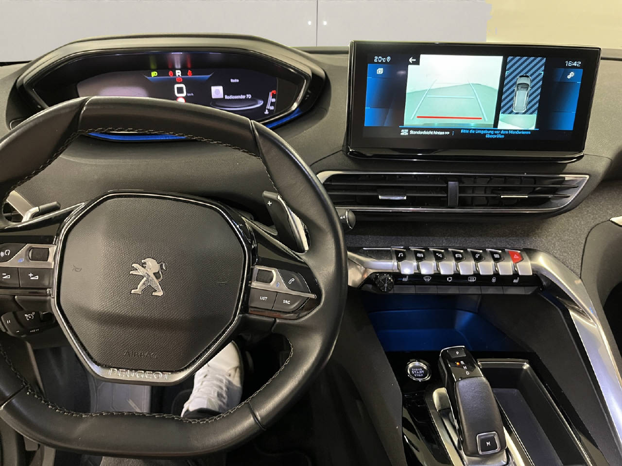 PEUGEOT 3008 1.2 Allure Pack-image-5