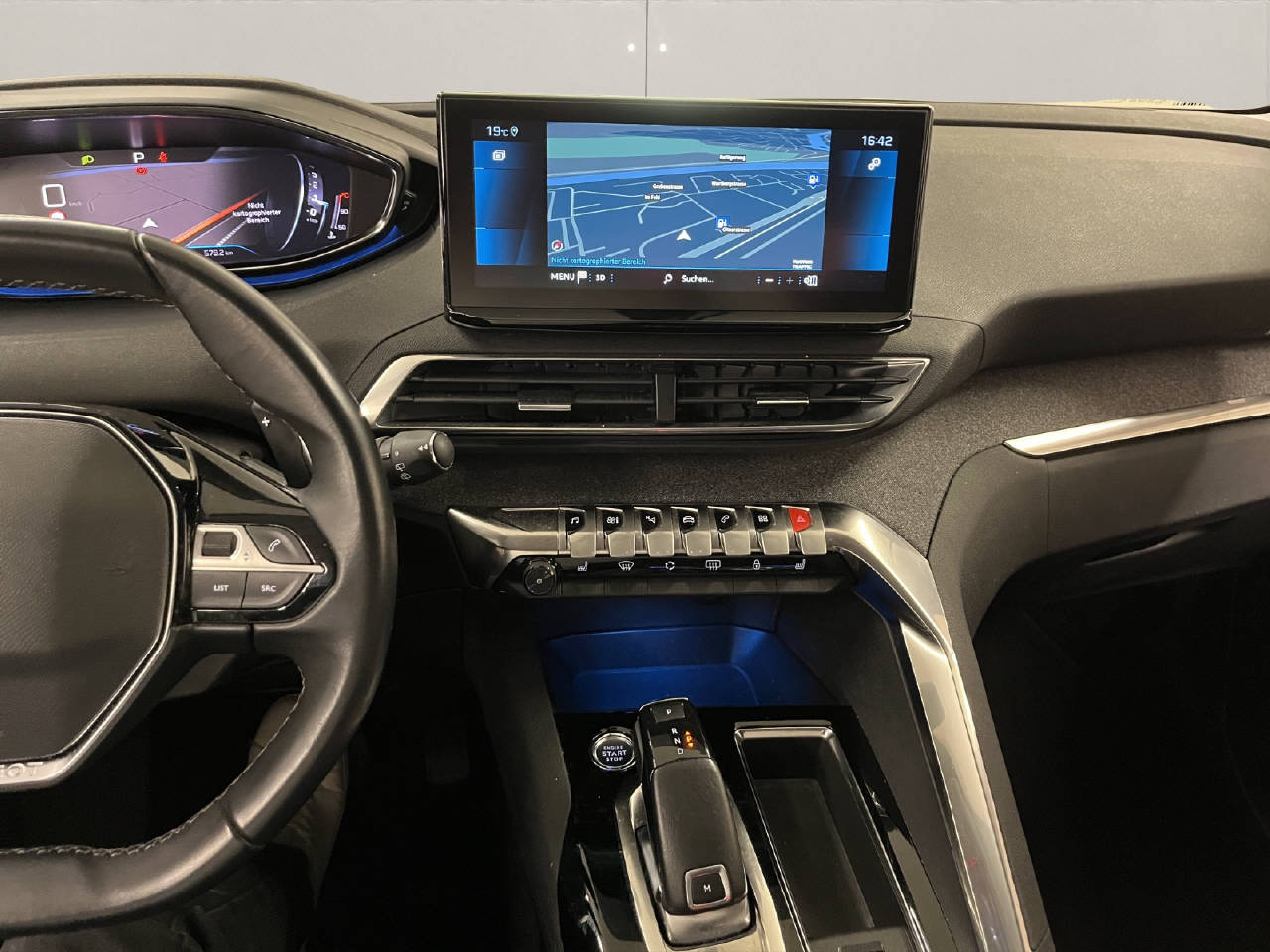 PEUGEOT 3008 1.2 Allure Pack-image-7