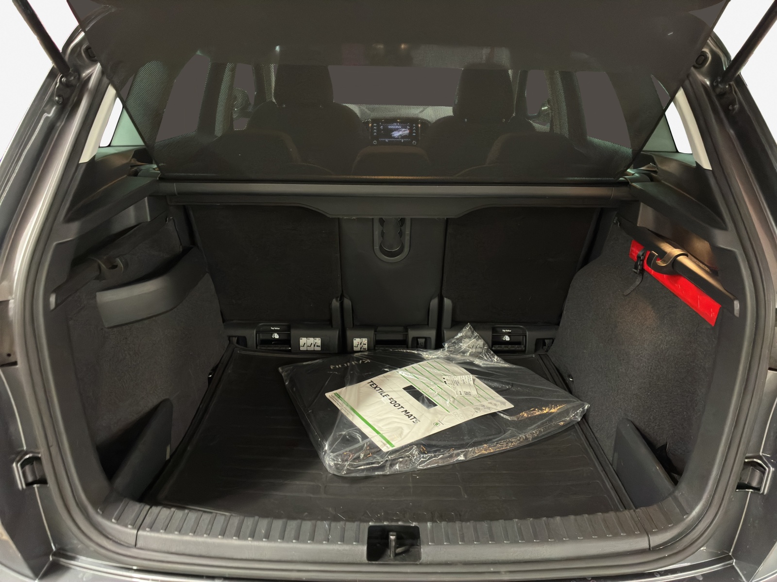 SKODA Karoq 1.5 TSI Ambition DSG-image-12