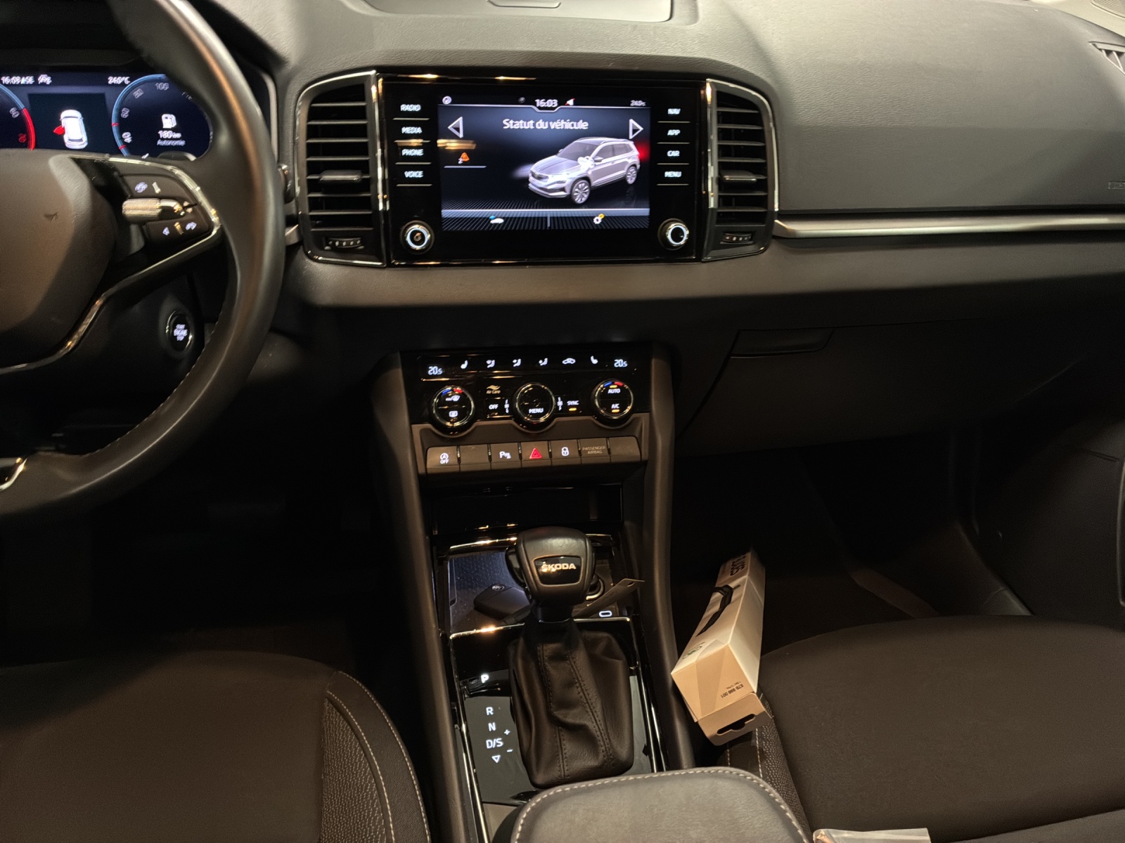 SKODA Karoq 1.5 TSI Ambition DSG-image-10
