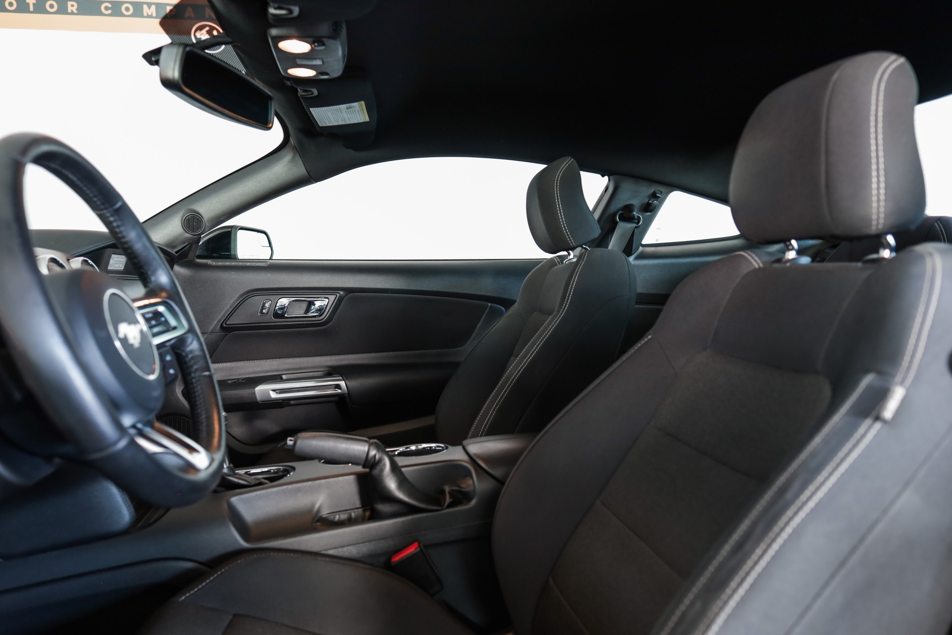 FORD Mustang Fastback 3.7 Automat-image-8