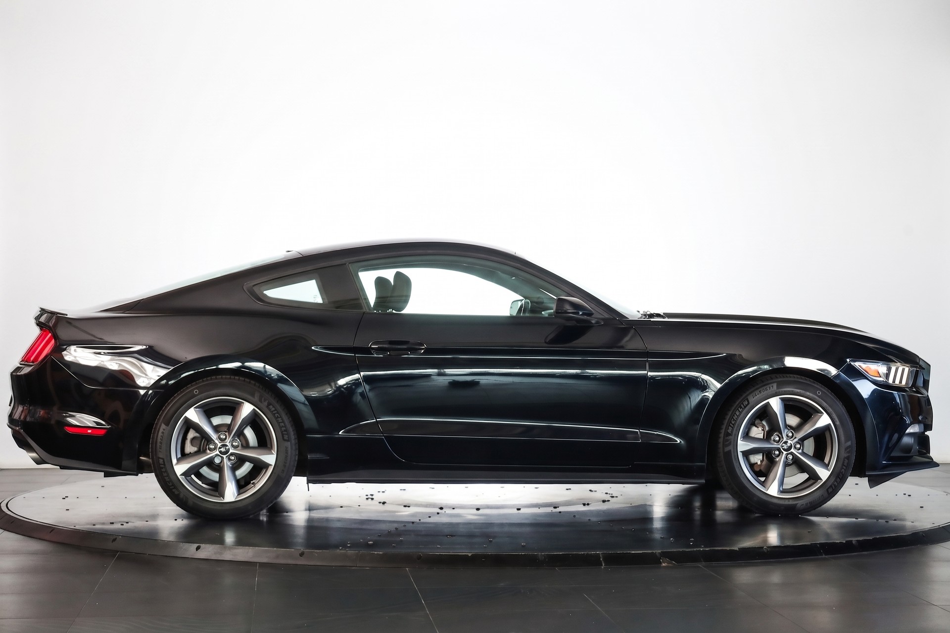 FORD Mustang Fastback 3.7 Automat-image-4