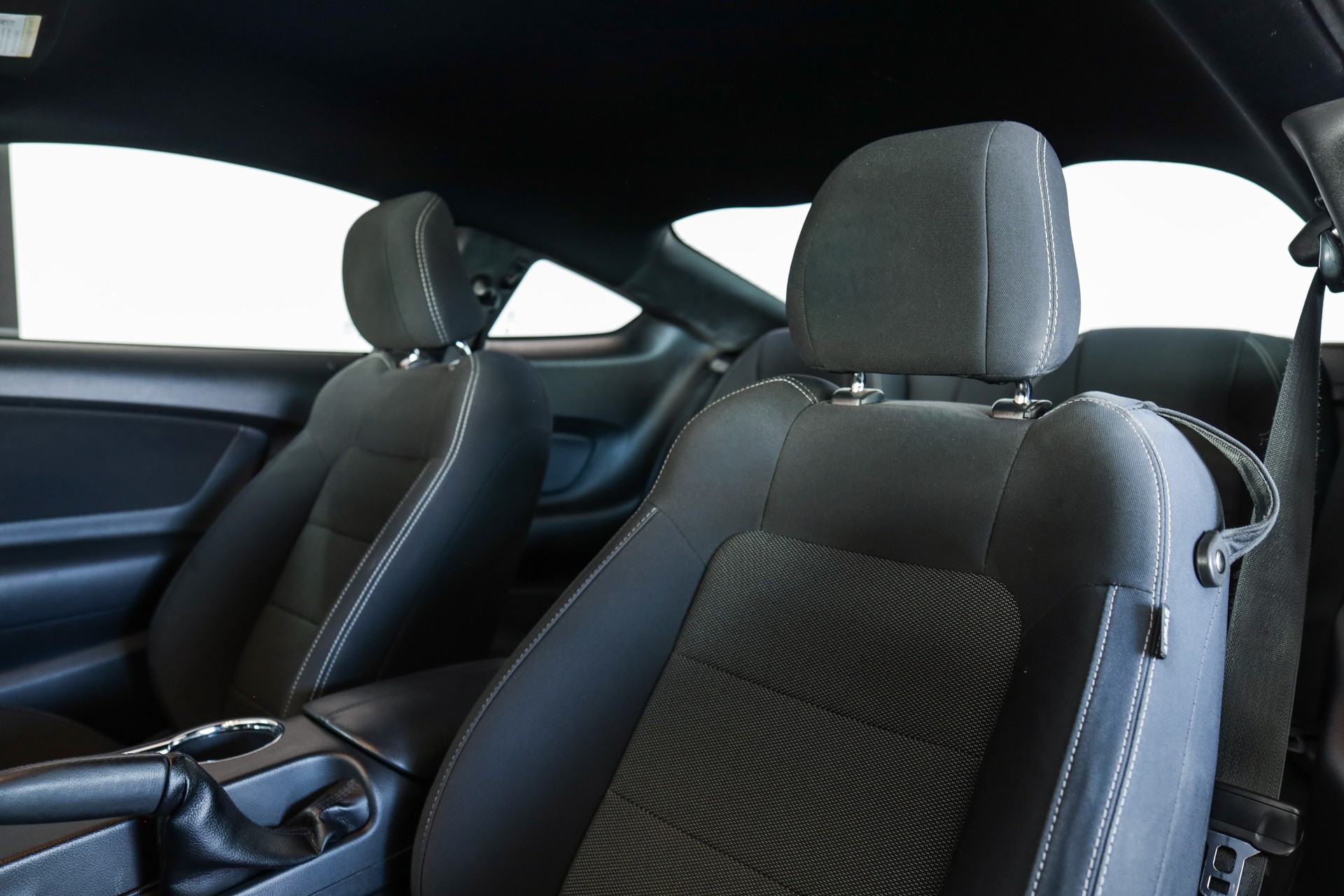 FORD Mustang Fastback 3.7 Automat-image-9