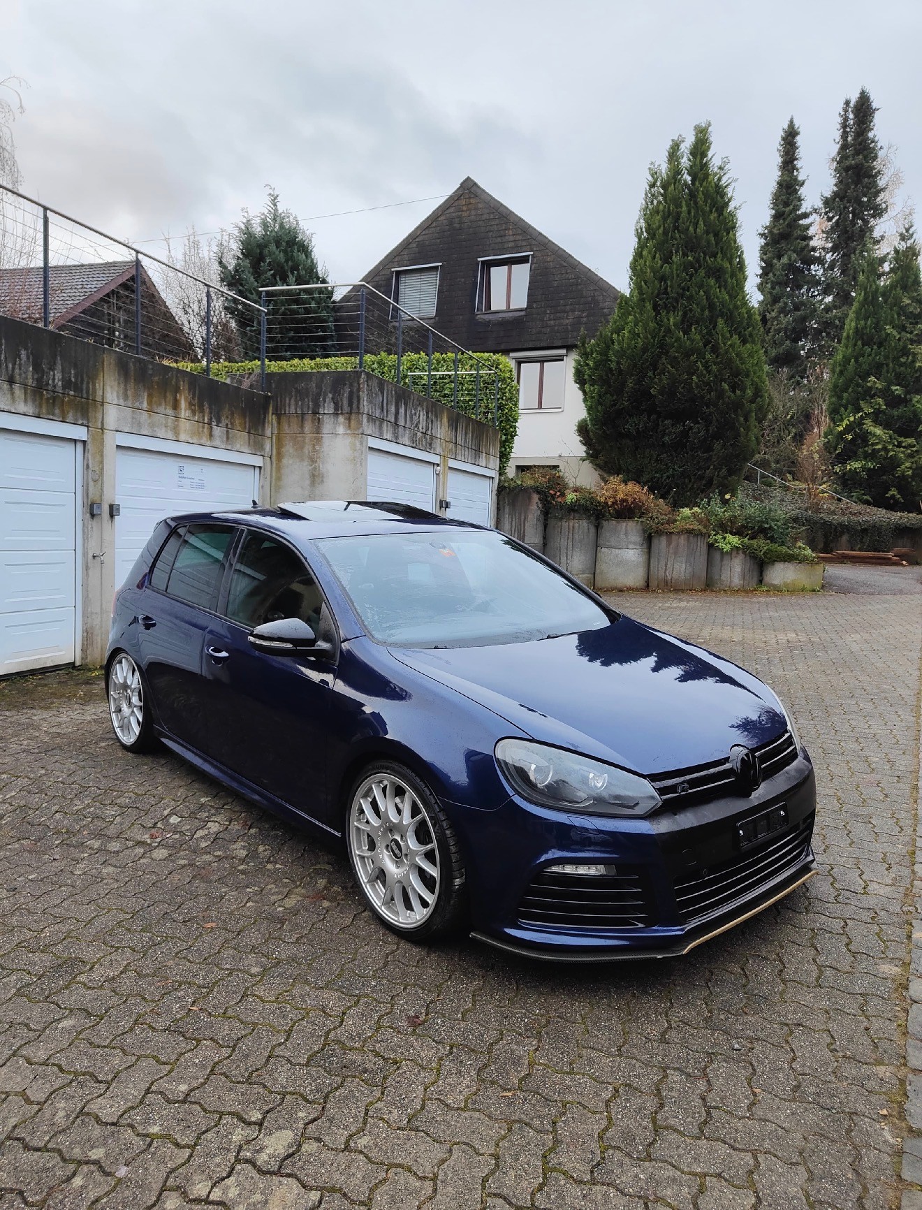 VW 2.0 TSI R 4motion-image-0