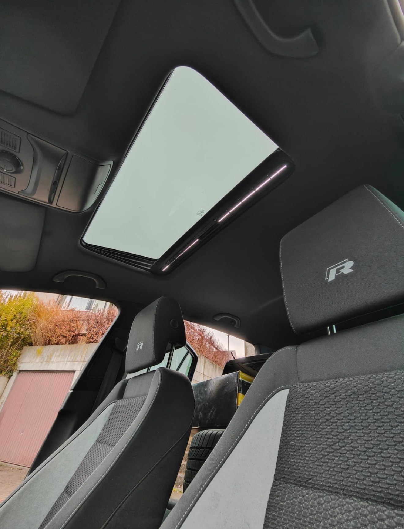 VW 2.0 TSI R 4motion-image-4