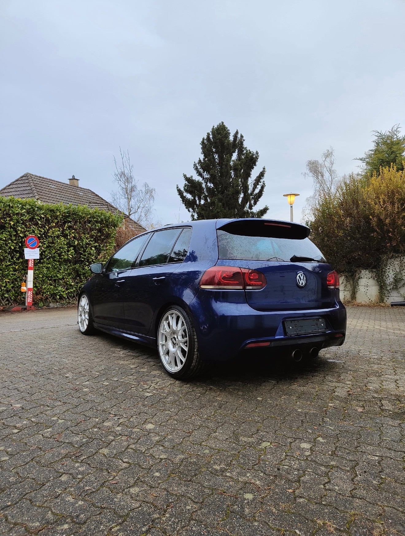 VW 2.0 TSI R 4motion-image-2